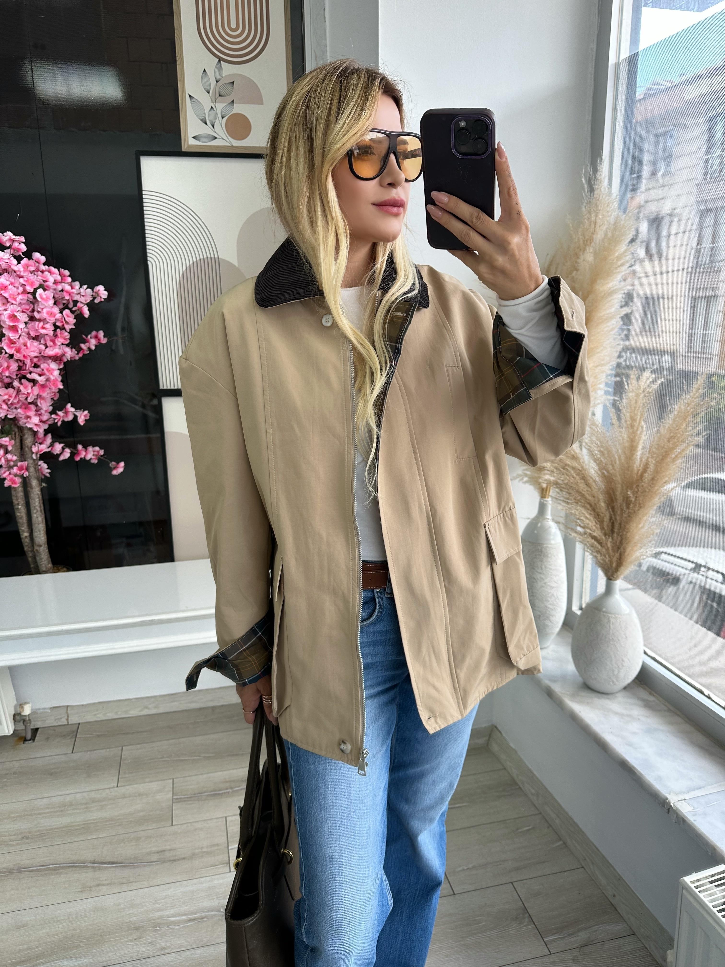 Bej Kadife Yaka Ekose Astar Detaylı Ceket