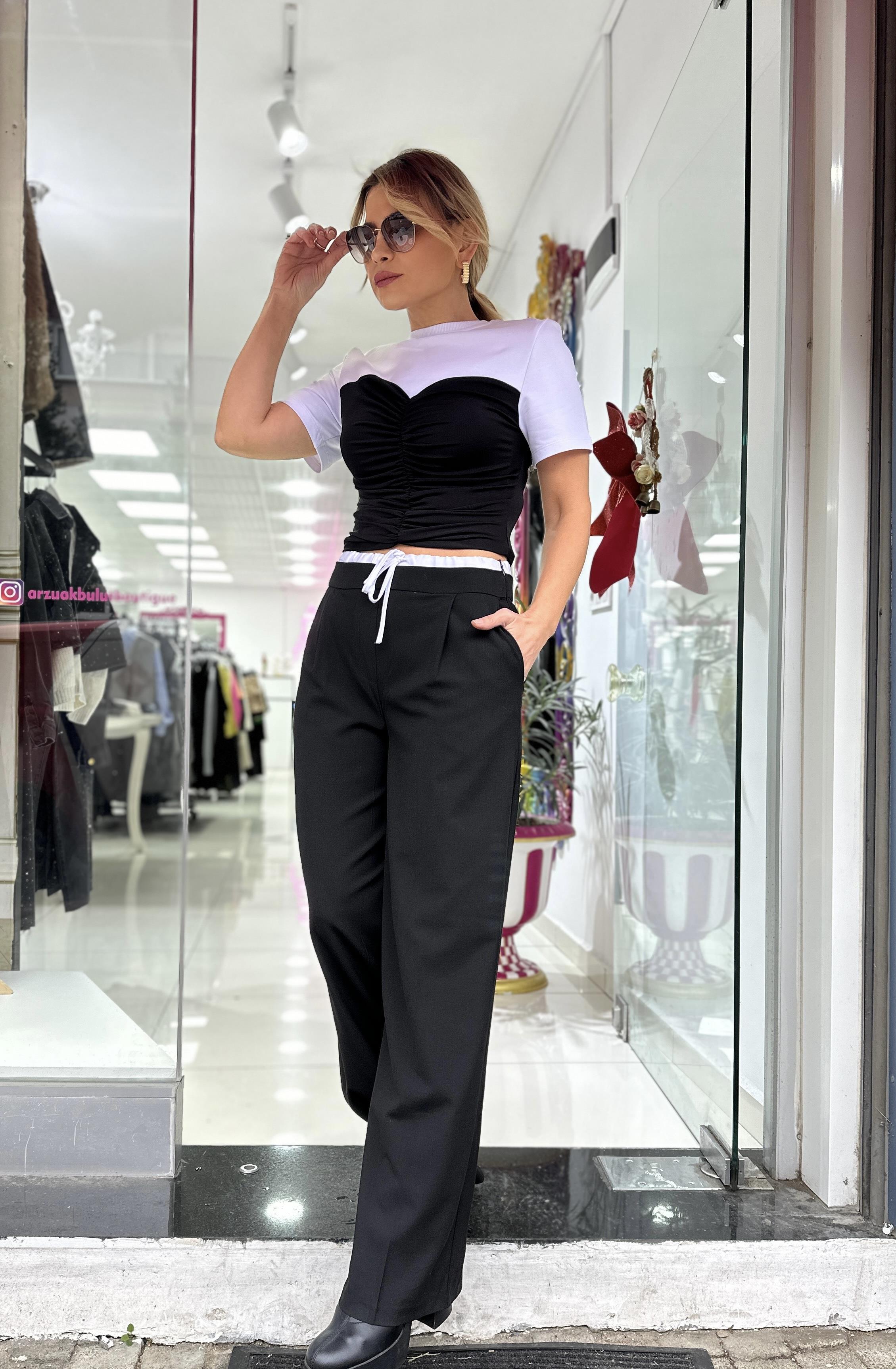 Bel Detaylı Siyah Pantolon 
