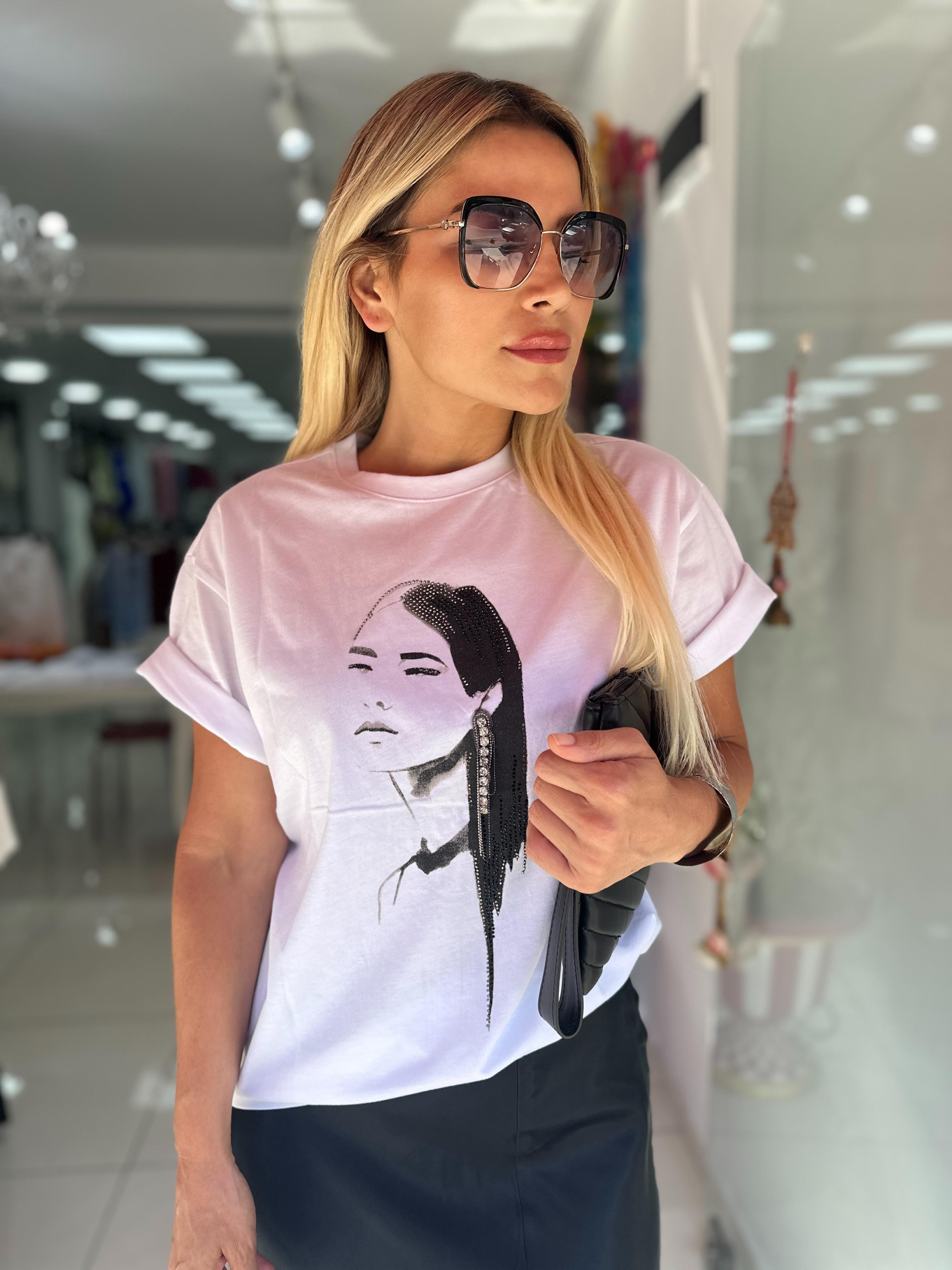 Beyaz Aksesuar Detaylı Tşhirt 