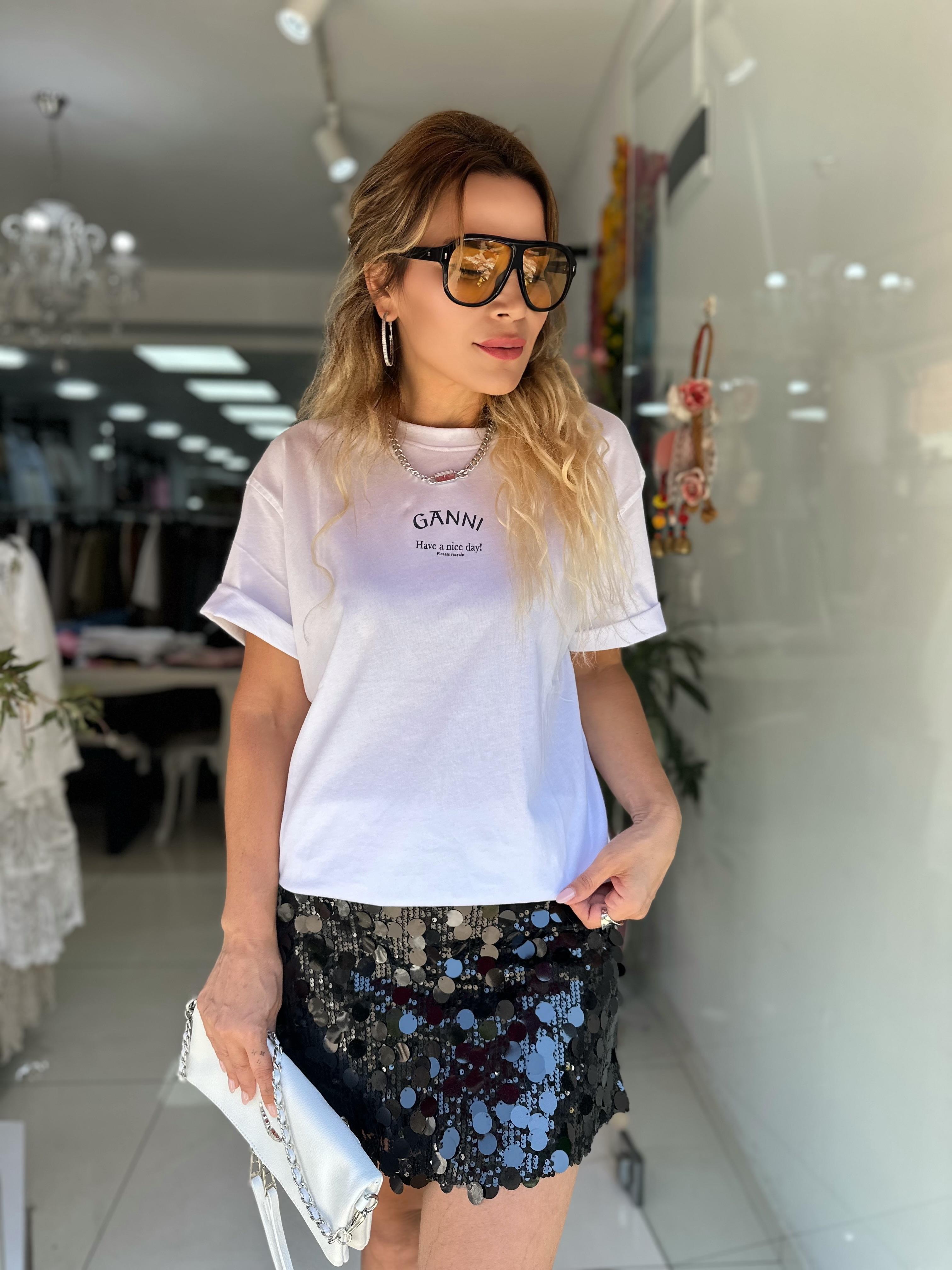 Beyaz Pamuklu Baskı Detay Tşhirt