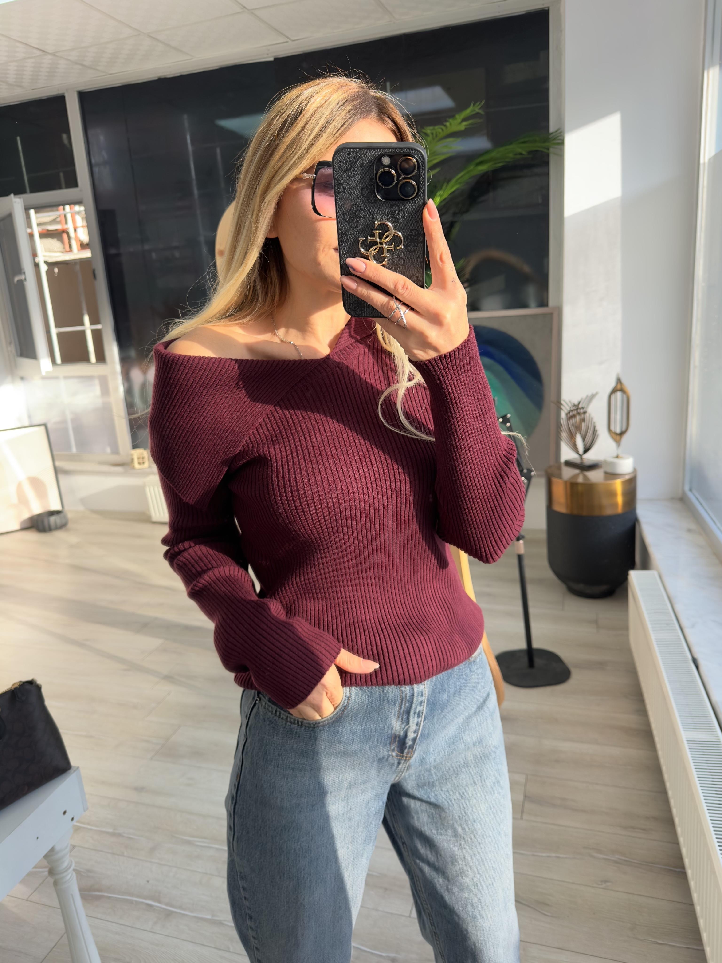 Bordo Asimetrik Yaka Yünlü Fitilli Triko Kazak