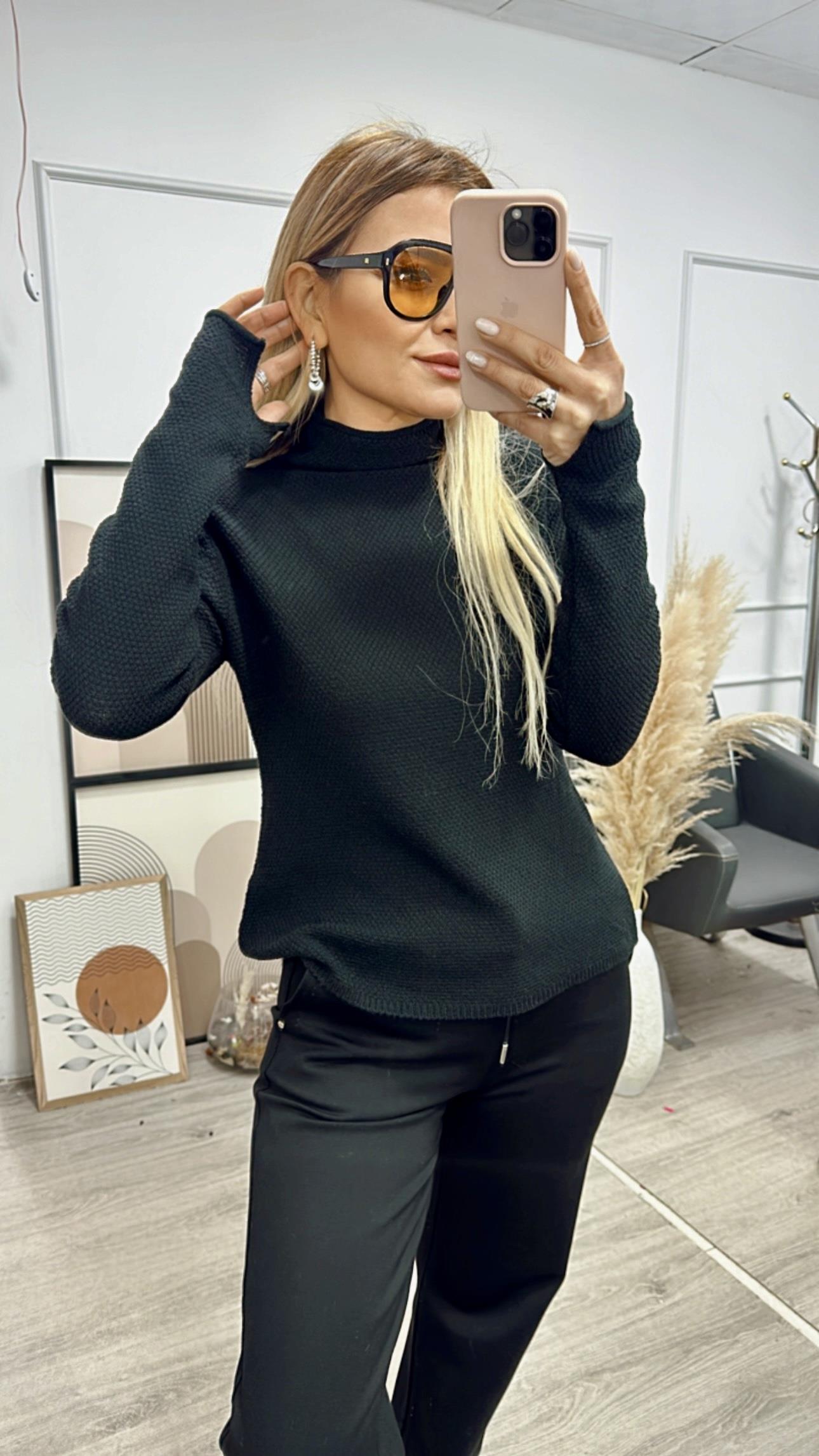 Dik Yaka İnce Dokulu Triko Kazak 