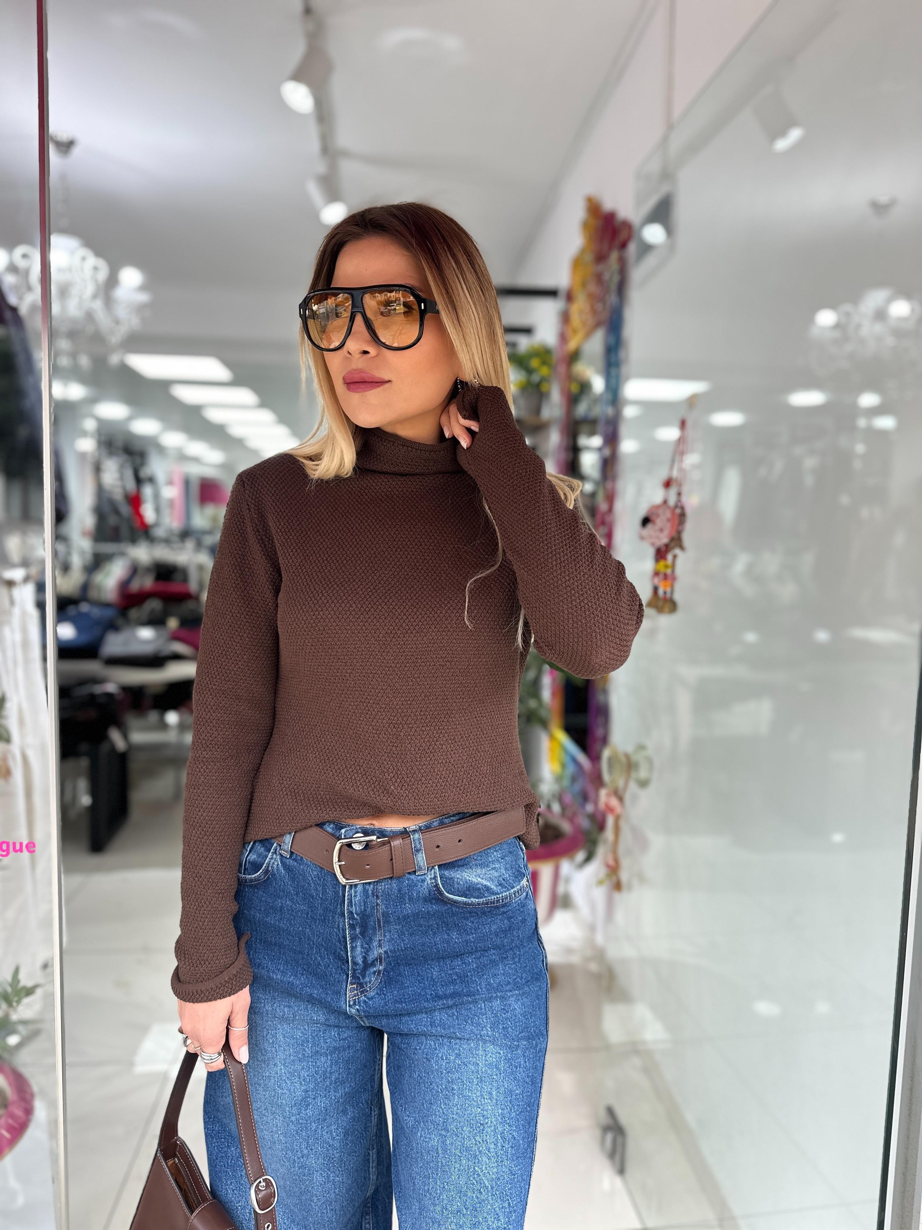 Dik Yaka İnce Dokulu Triko Kazak