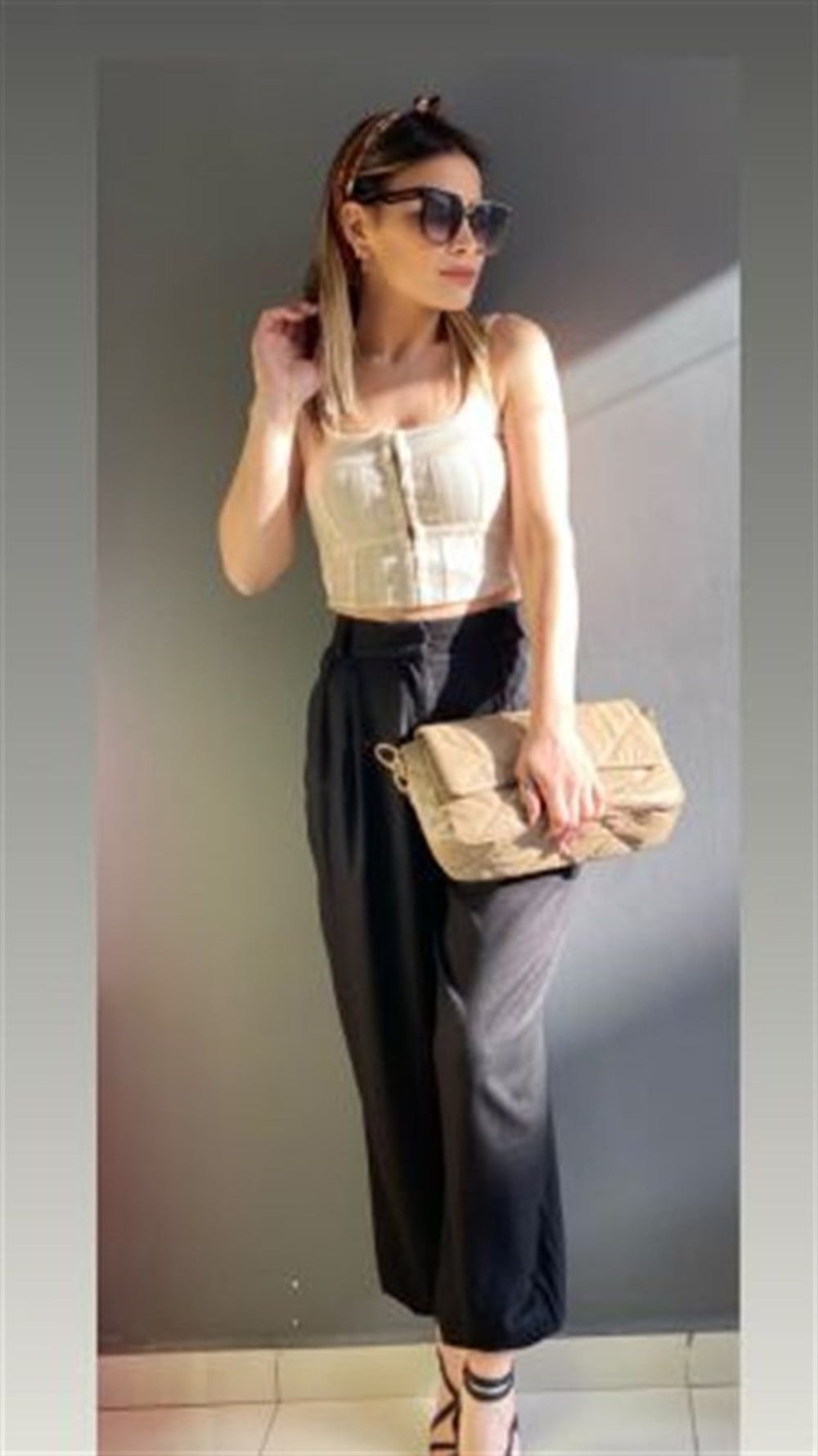 DİLVİN AGRAFLI EKRU CROP