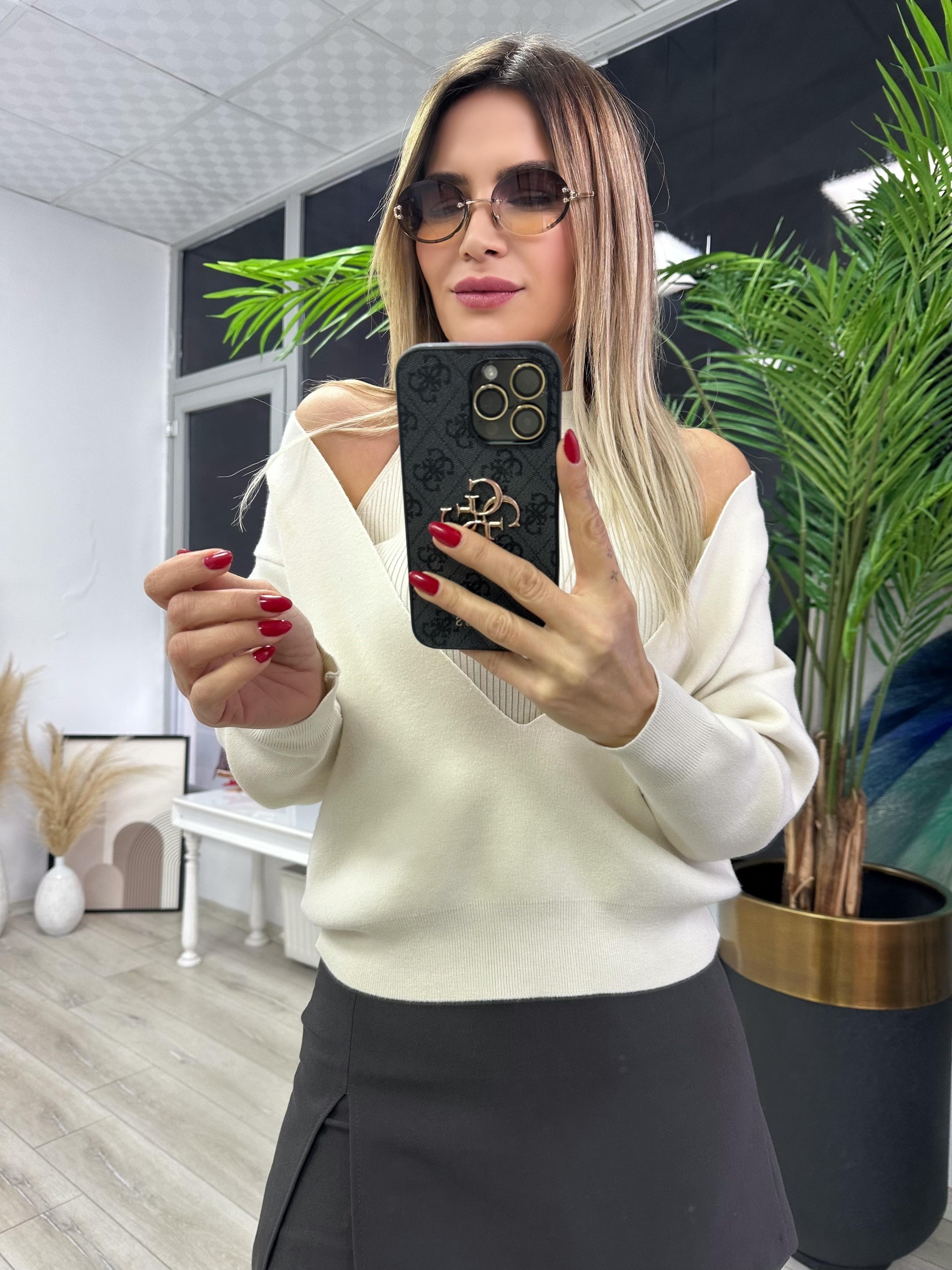 Ekru  Atletli V Yaka Triko Takım 