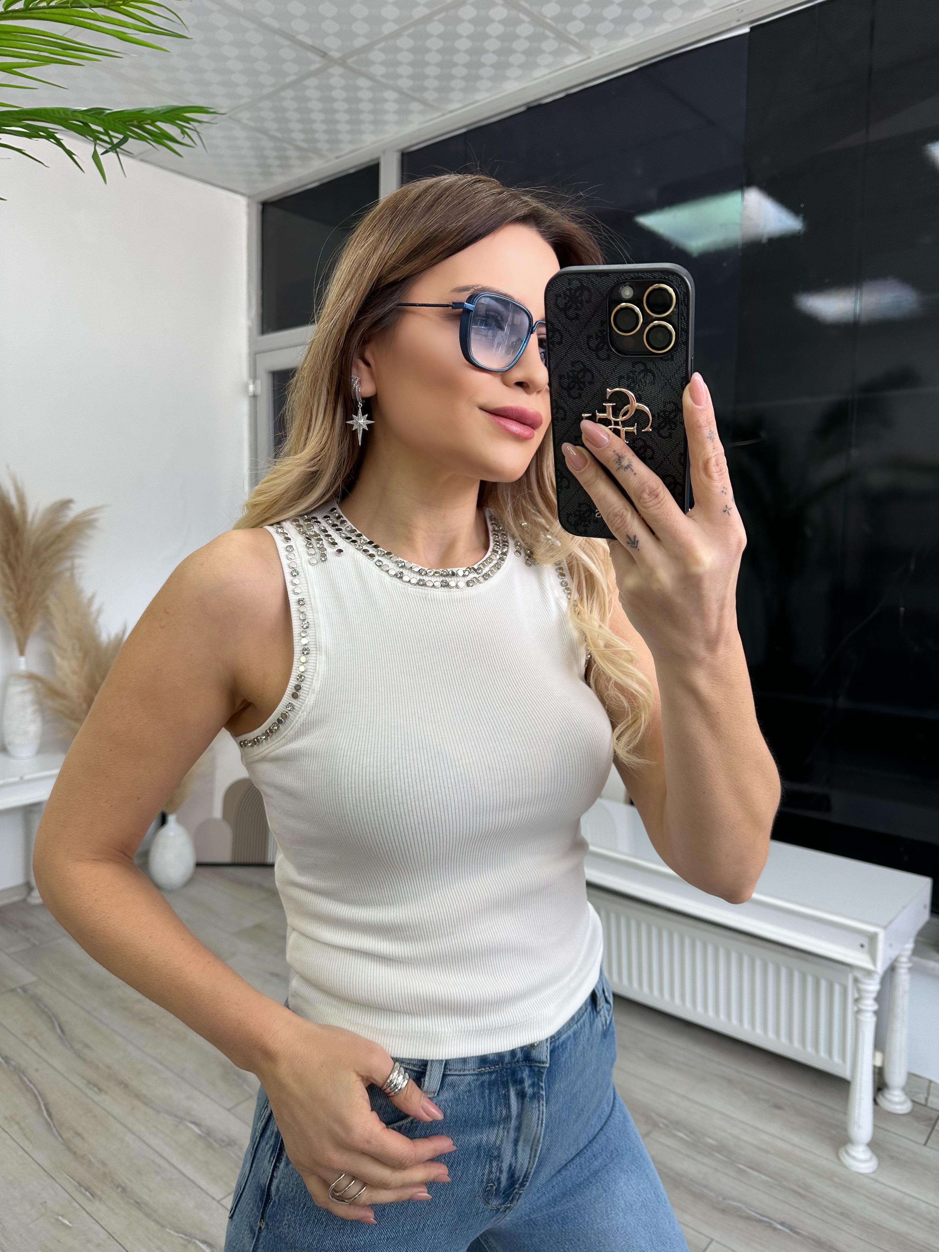 Ekru Yaka Ve Kol Taşlı Body