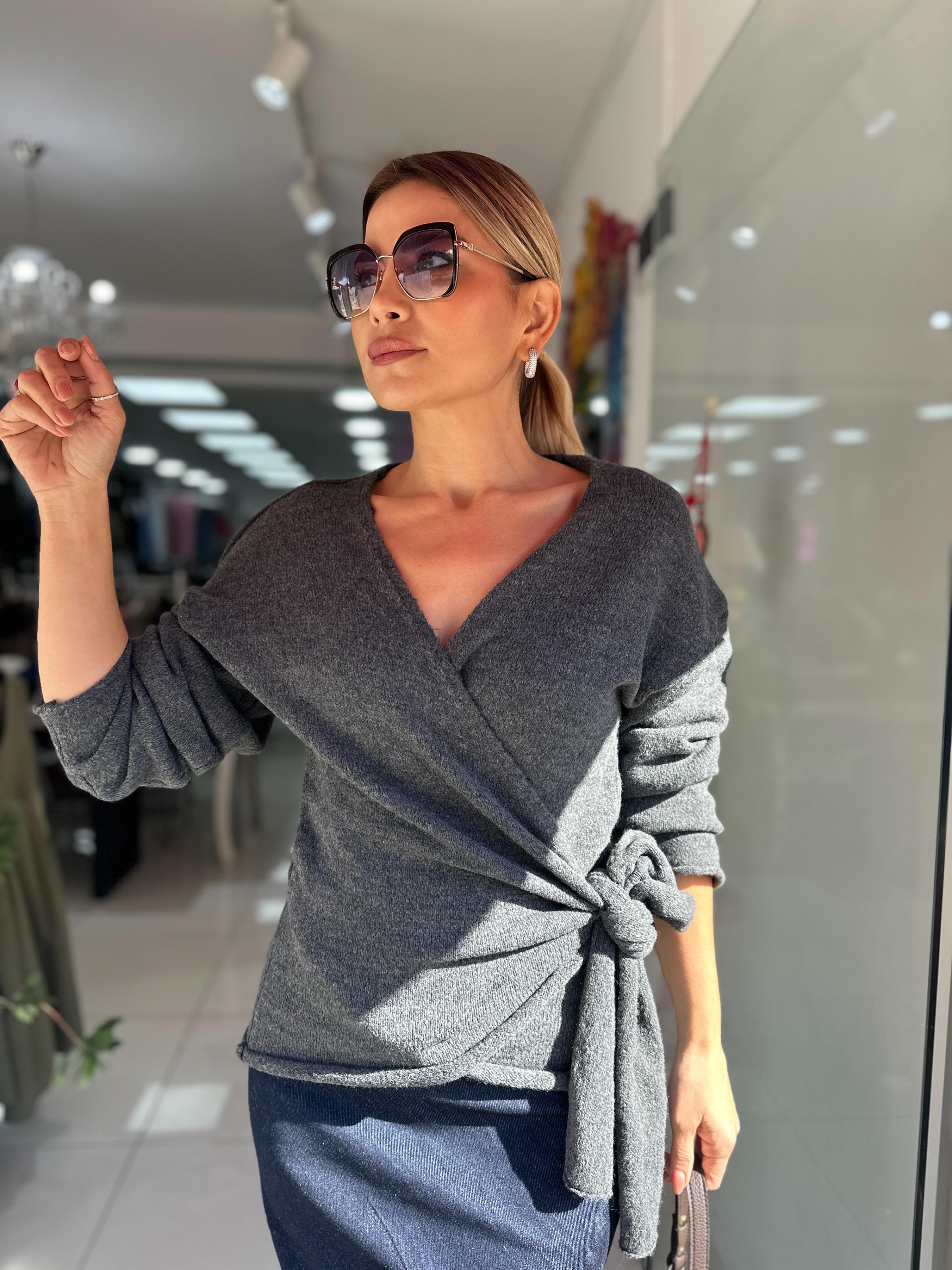 Gri Bağlamalı Triko 