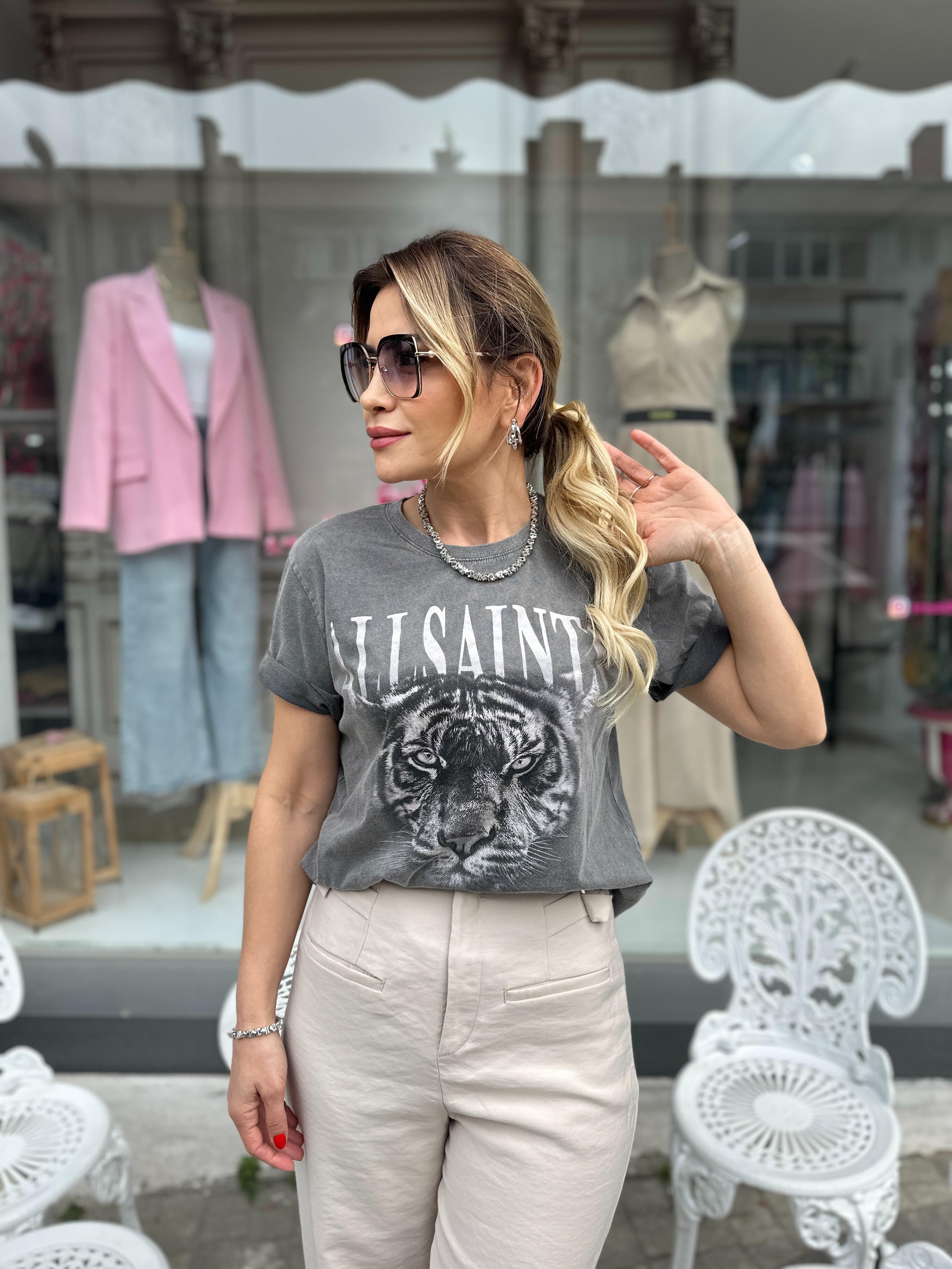 Gri Baskı Detaylı Tşhirt 
