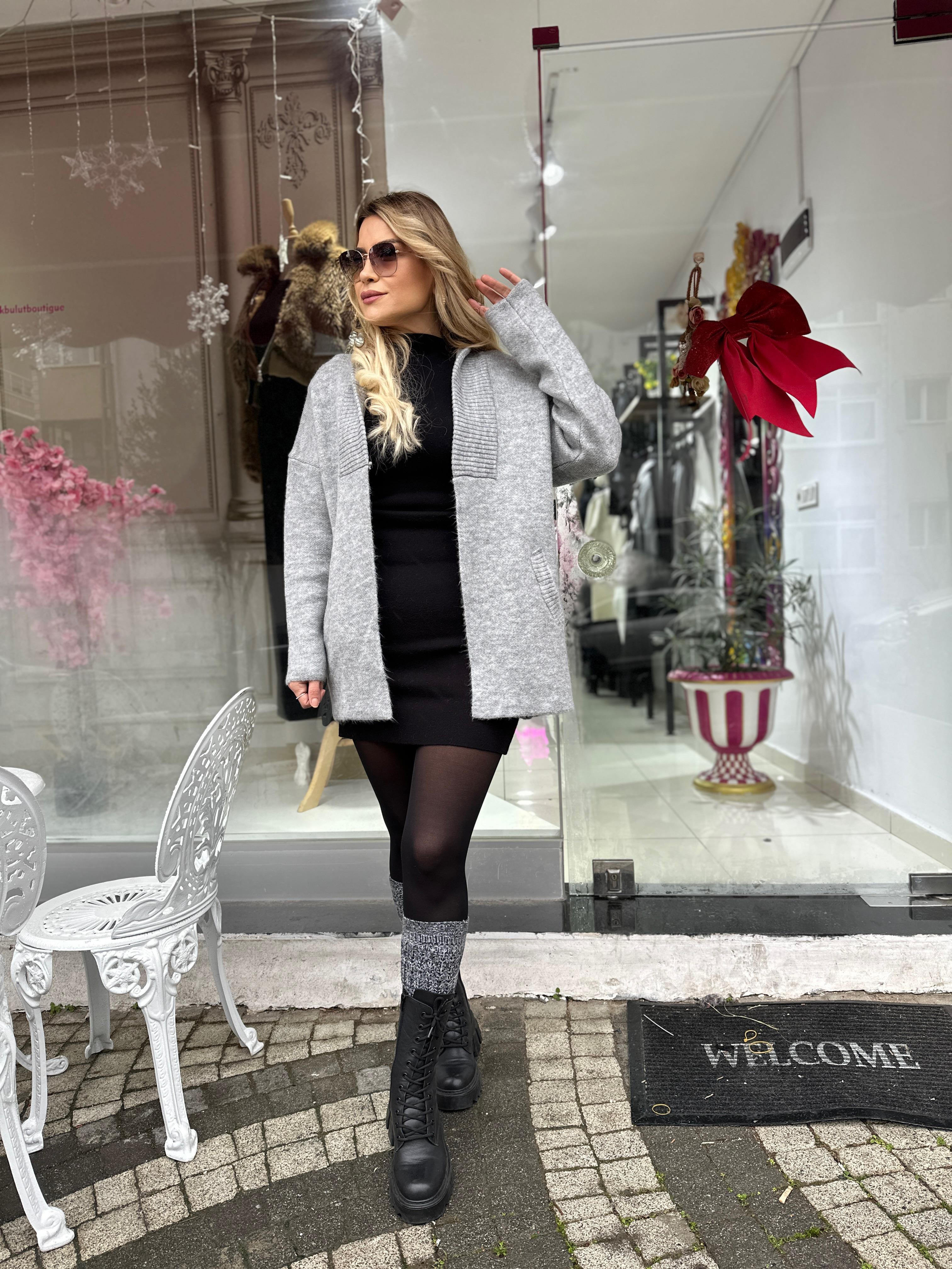 Gri Cep Detaylı Hırka 