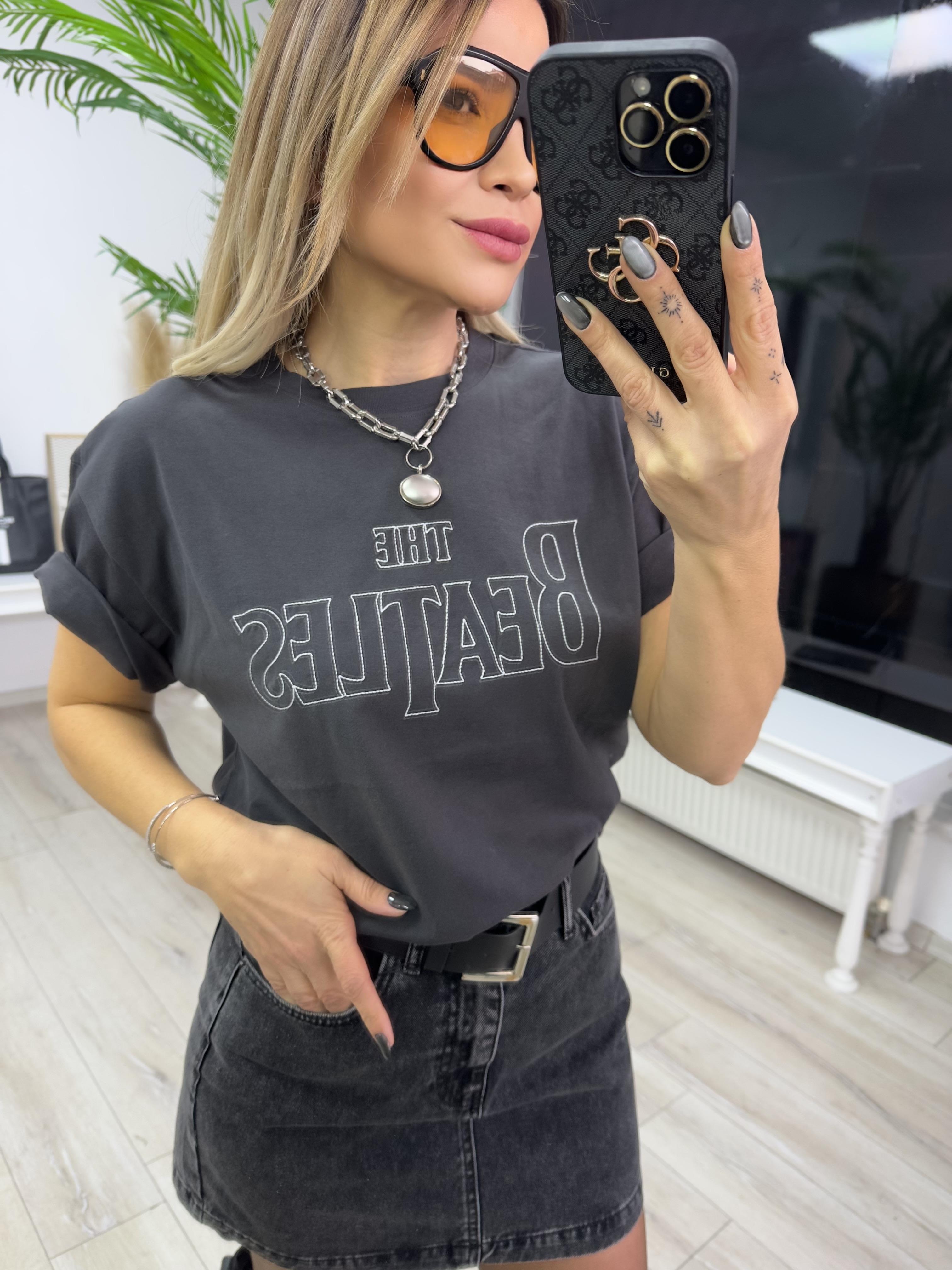 Gri Nakışlı Tşhirt