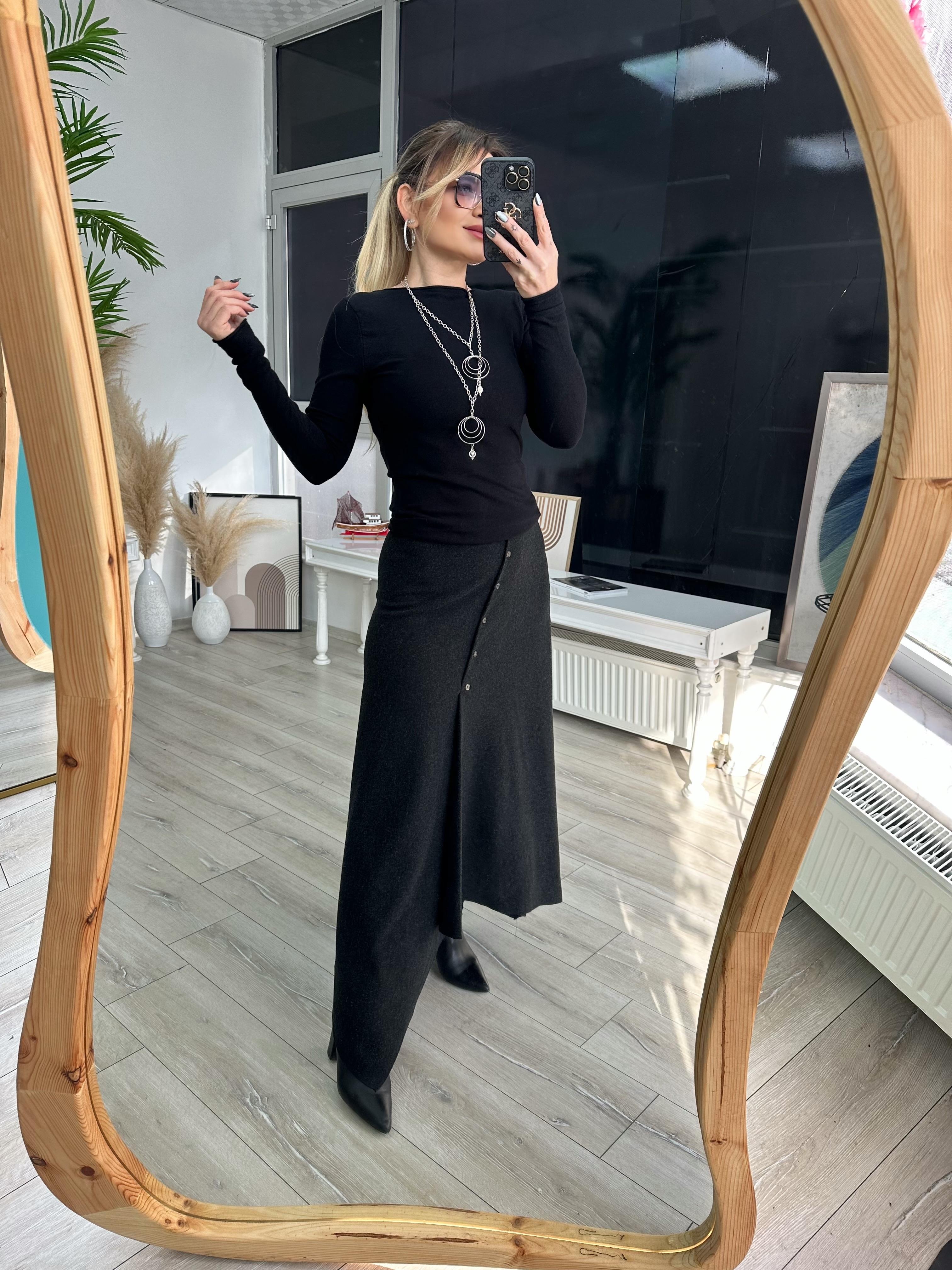 Koyu Gri Düğme Detaylı Triko Etek