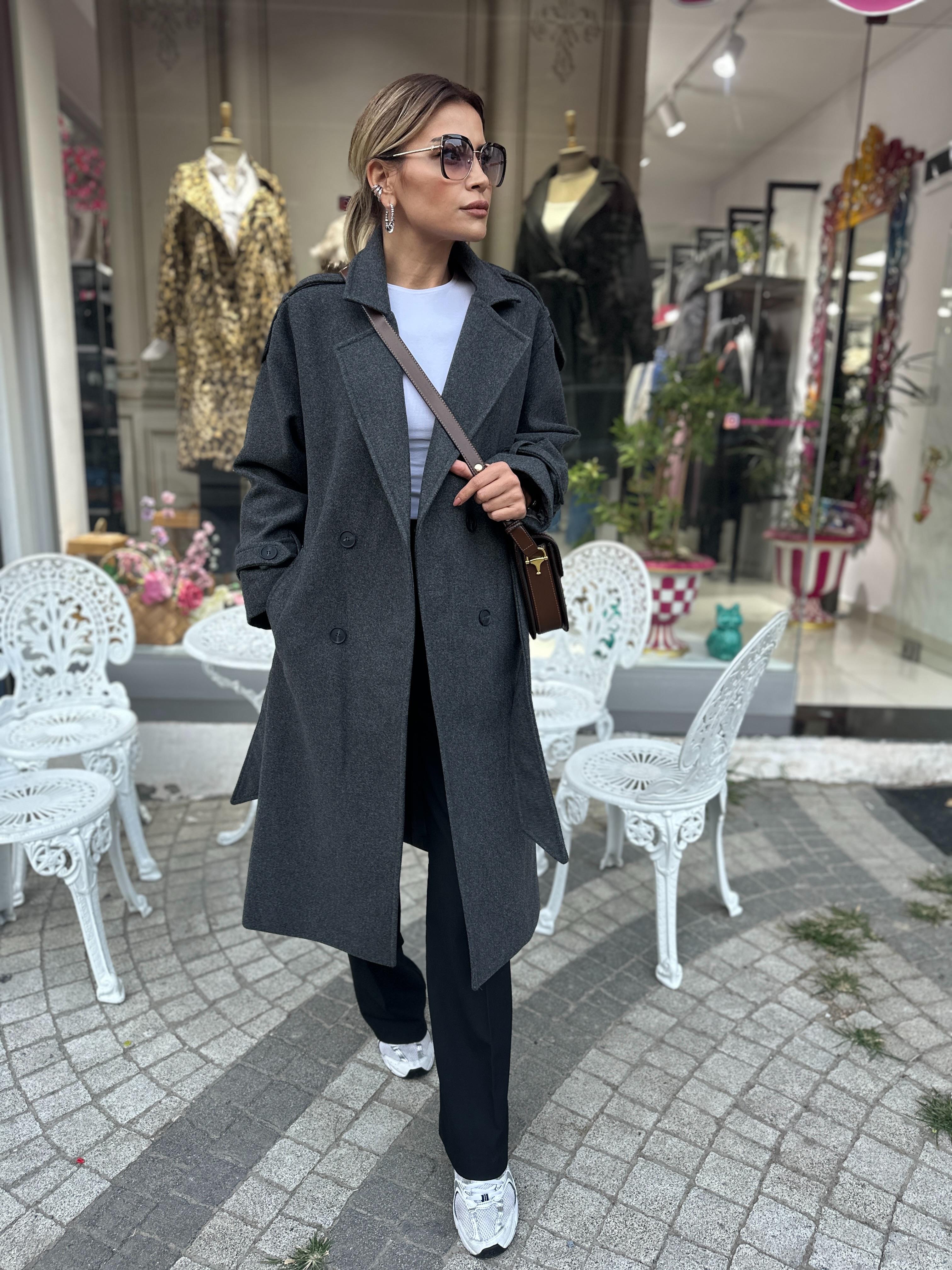 Koyu Gri Kuşaklı Kaban 