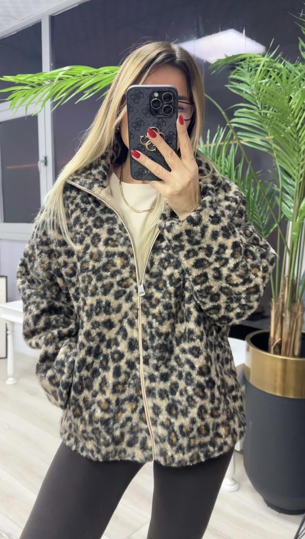 Leopar Desenli Kaşe Mont