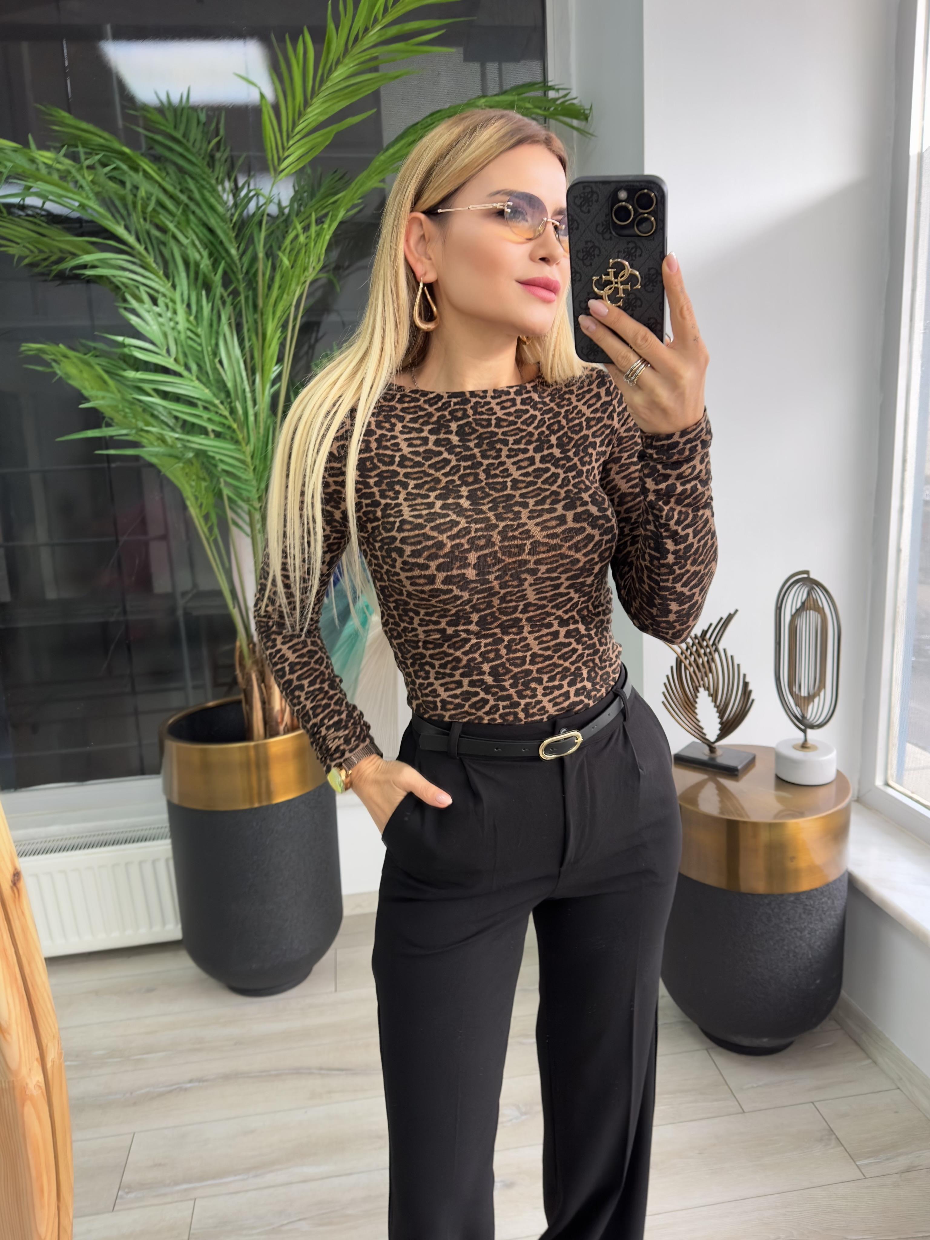 Leopar Desenli Kayık Yaka Uzun Kollu Bluz