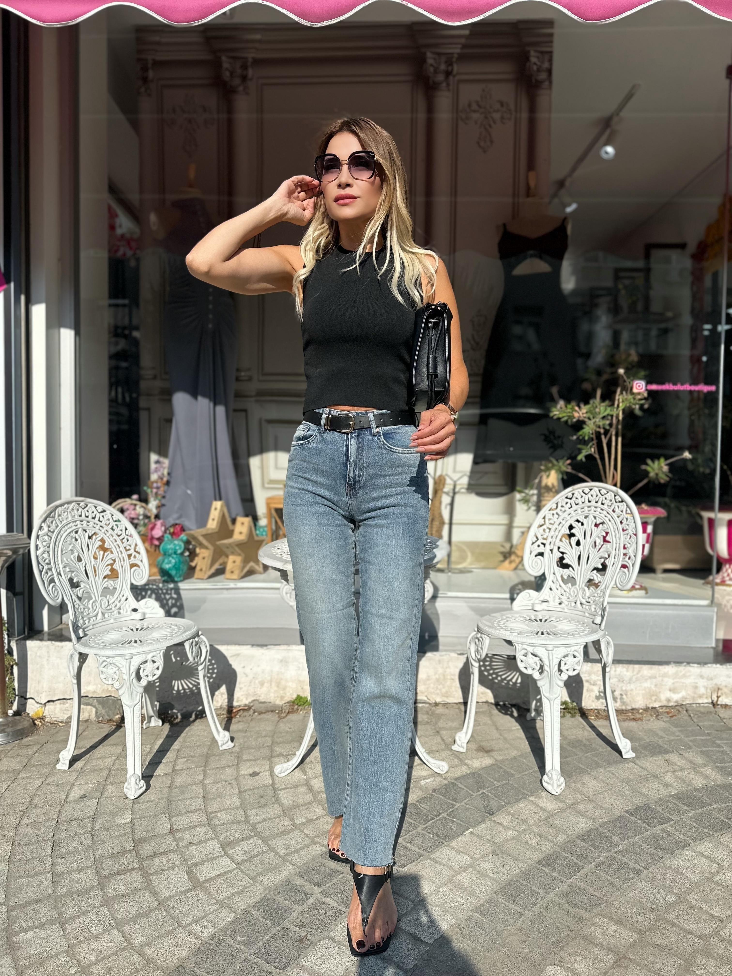 Mavi Kemer Detaylı Jean