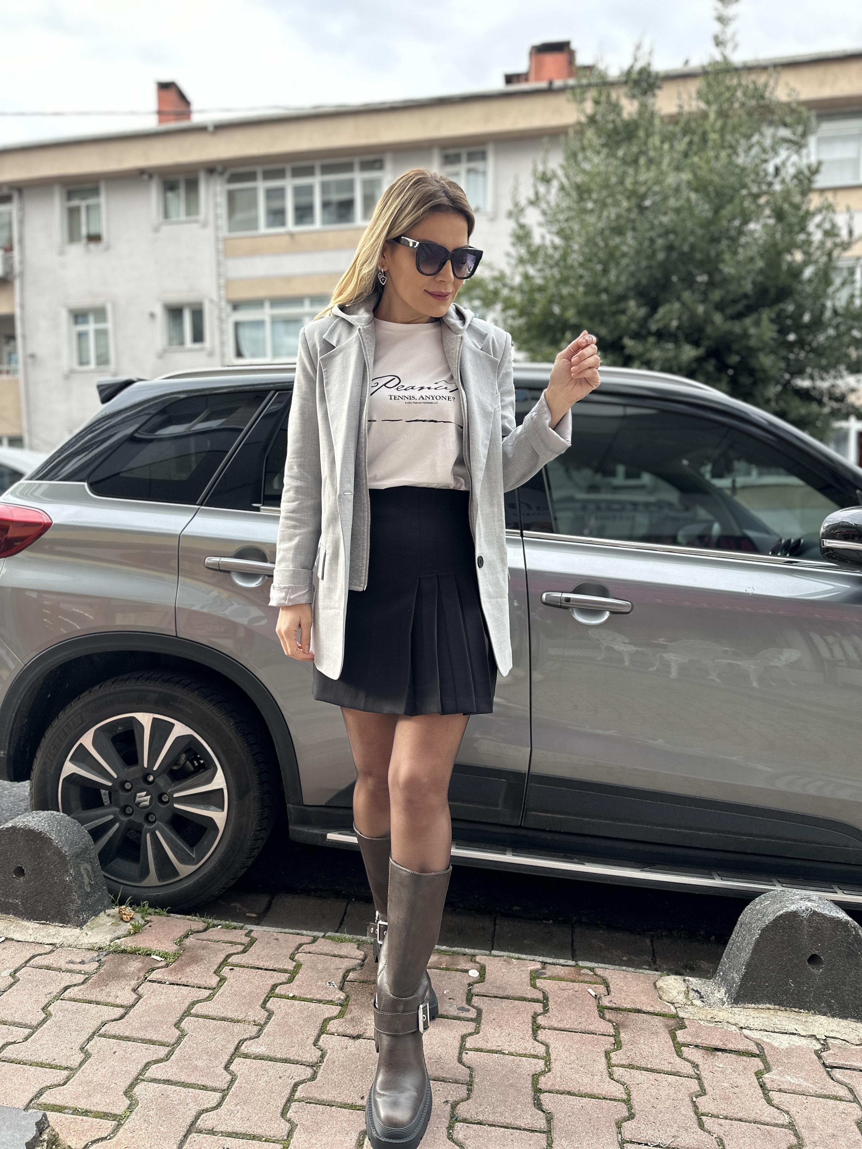 Pile Detaylı Siyah Etek 