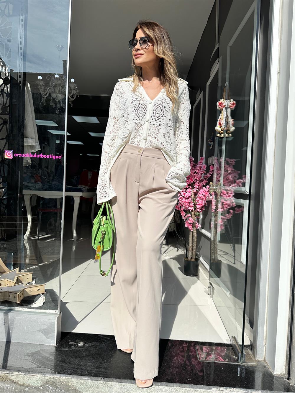 QS Ekru Delikli Romantic Triko 