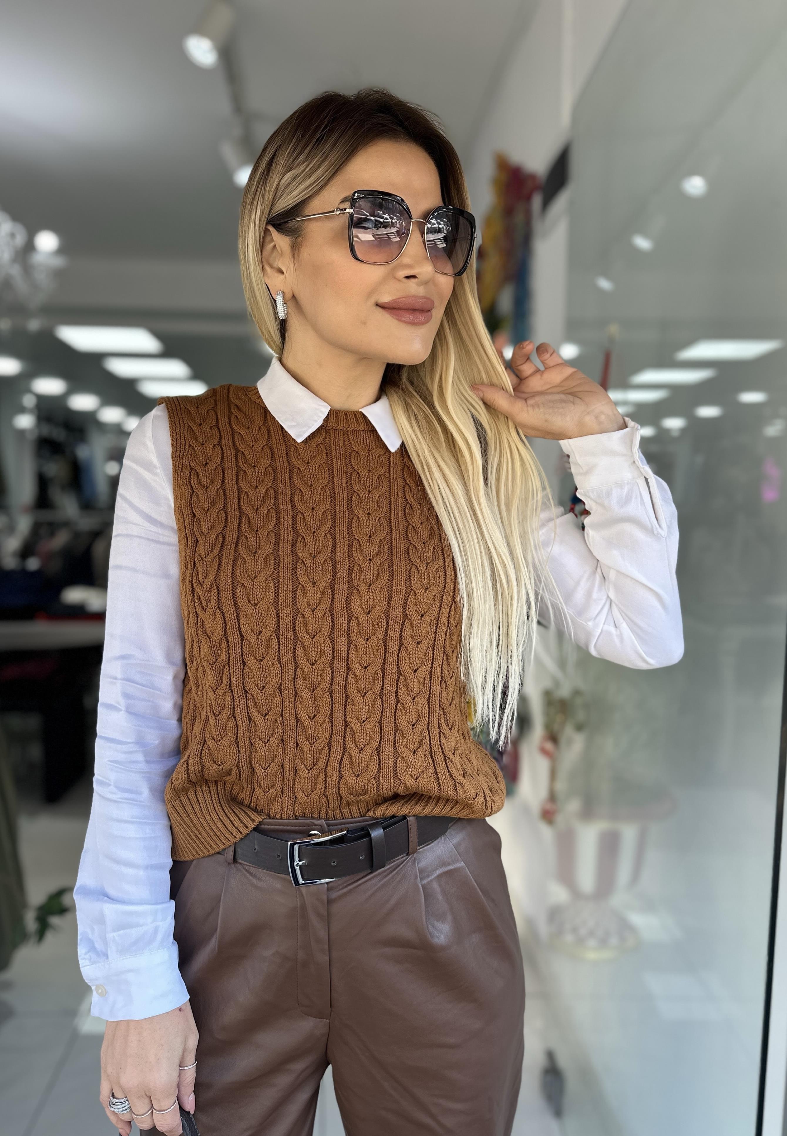 Sırt Dekolteli Triko 