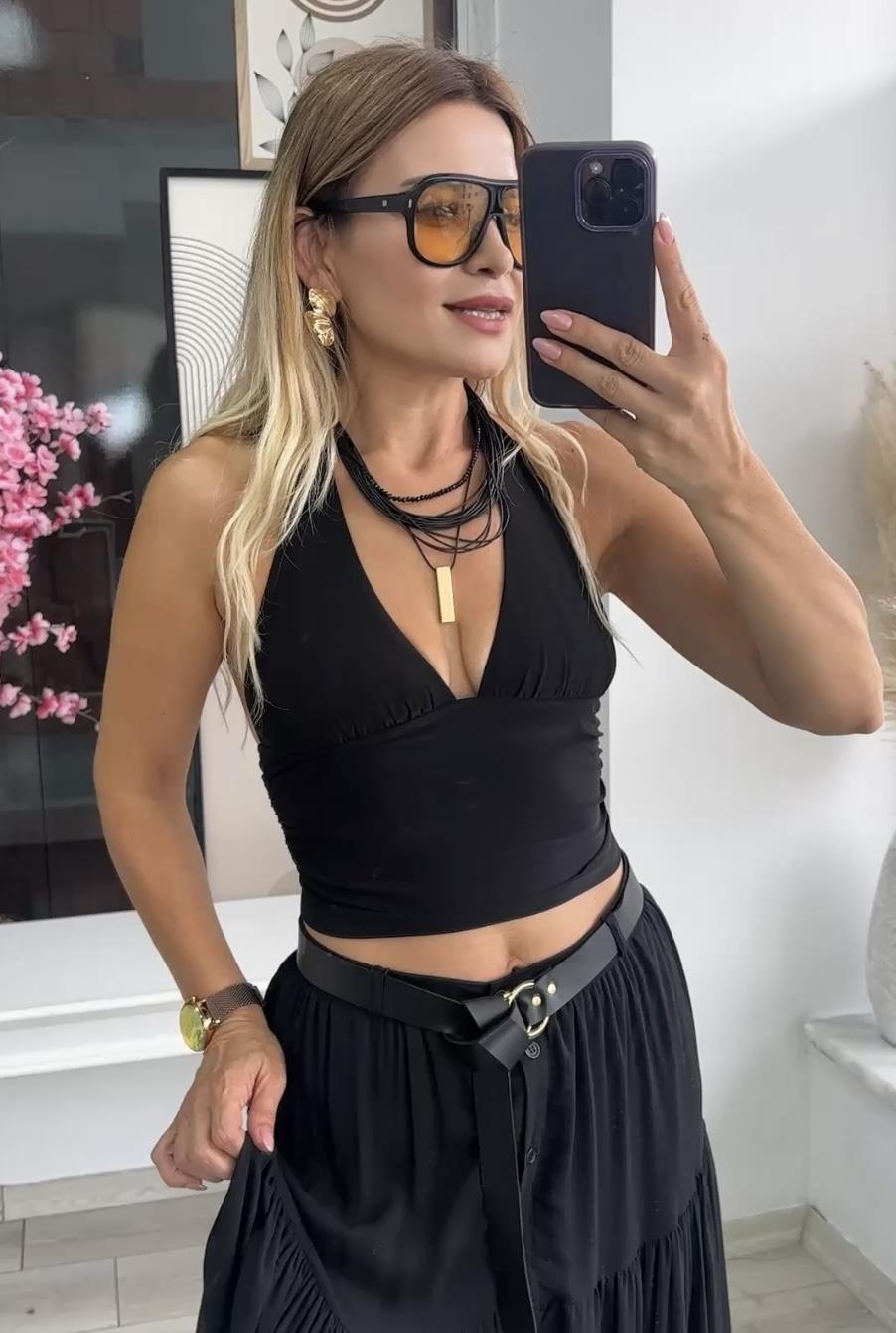 Siyah Boyundan Bağlamalı Bluz 