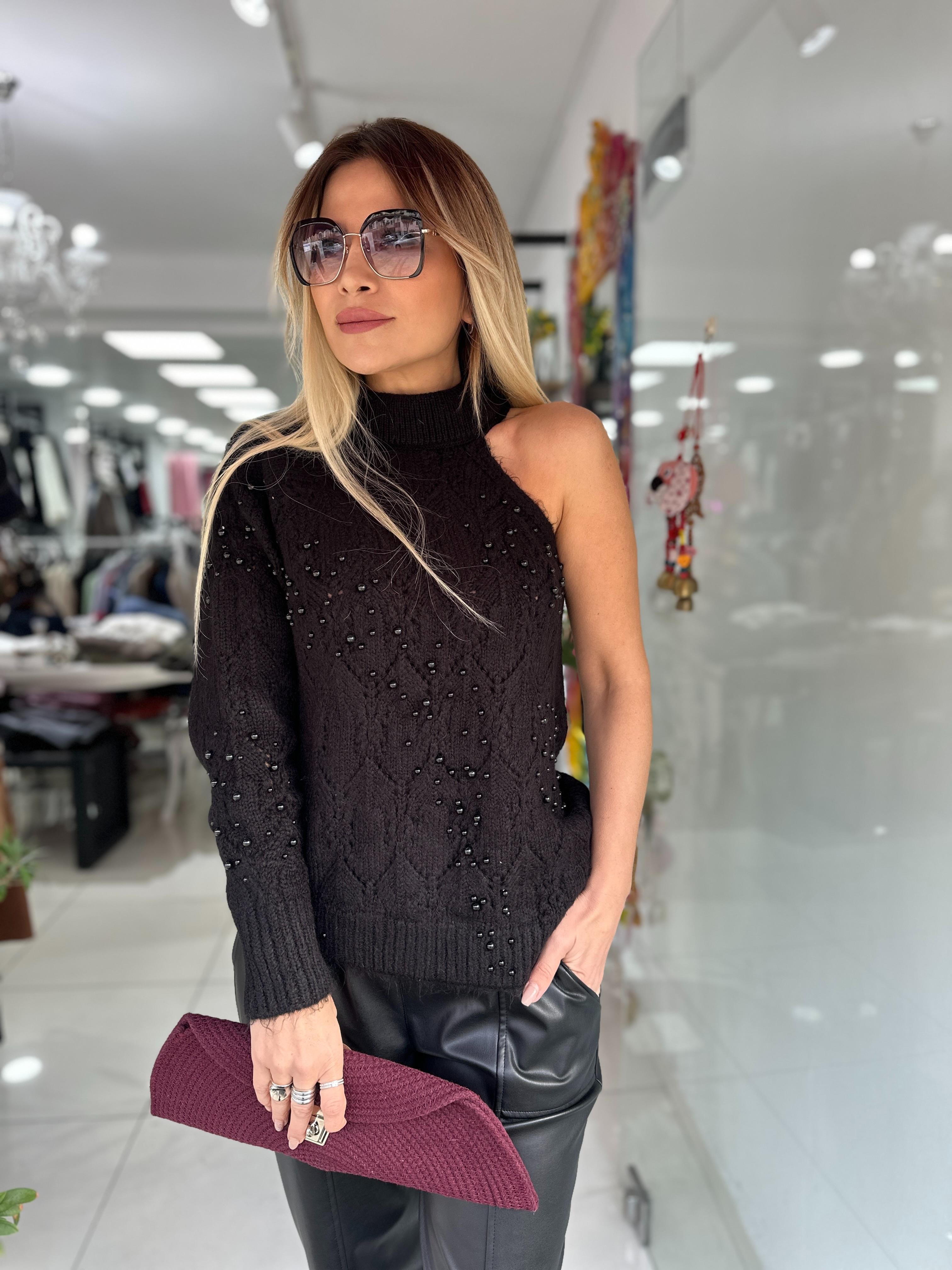 Siyah Şardonlu Omuz Detaylı Kazak