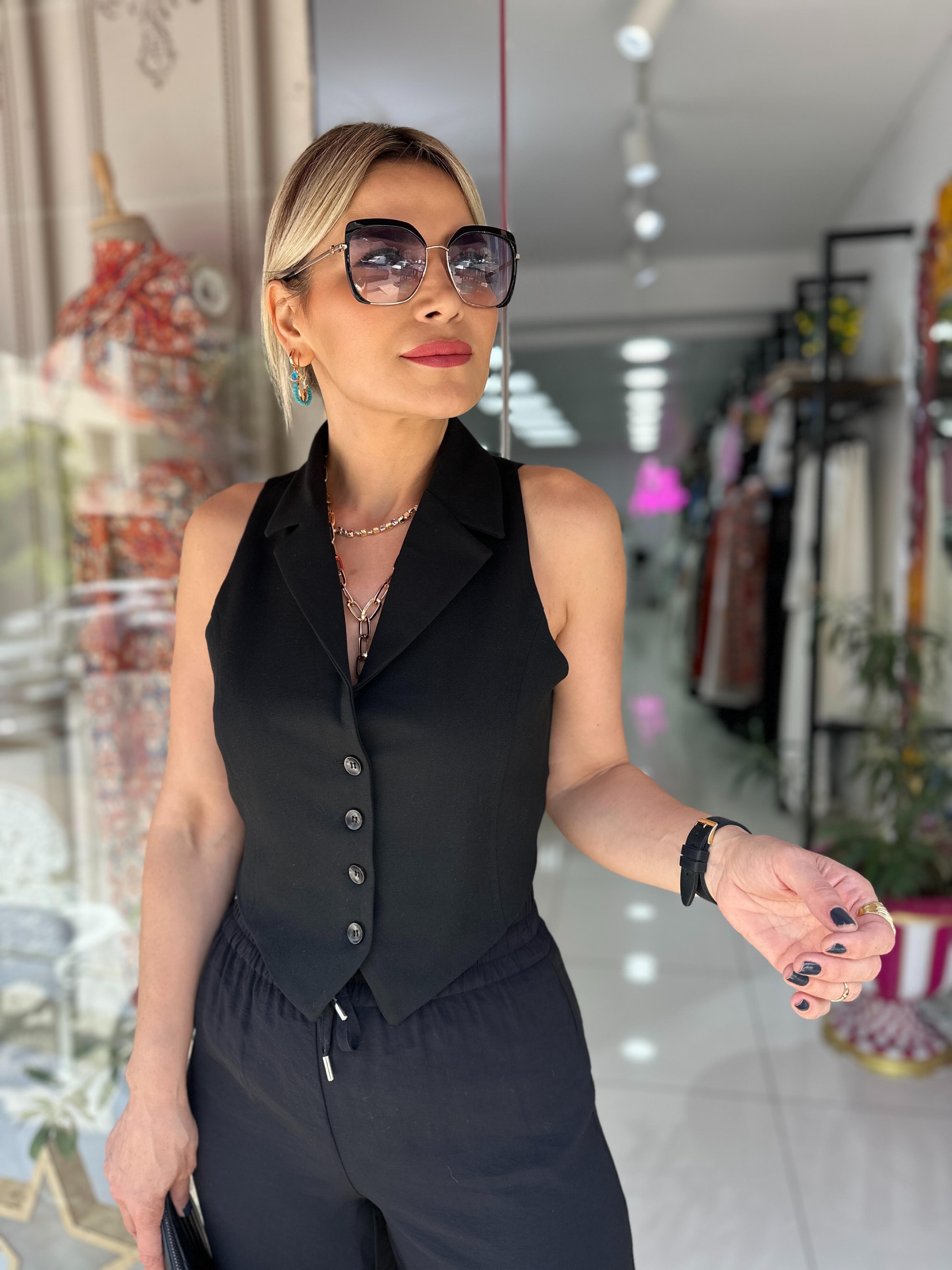 Siyah Sırt Dekolte Yelek