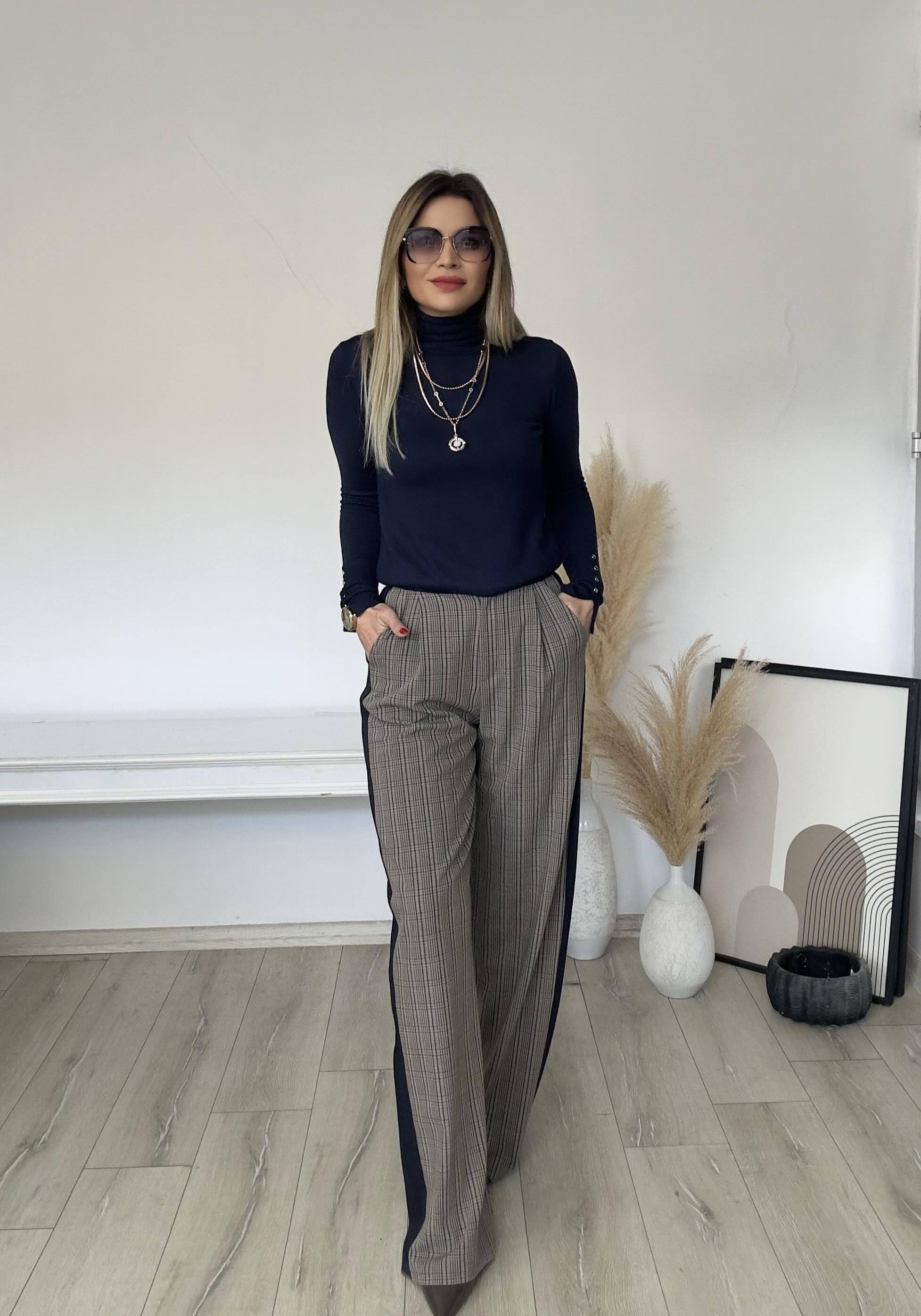 Tasarım Arkası Lacivert Önü Ekoseli Pantolon