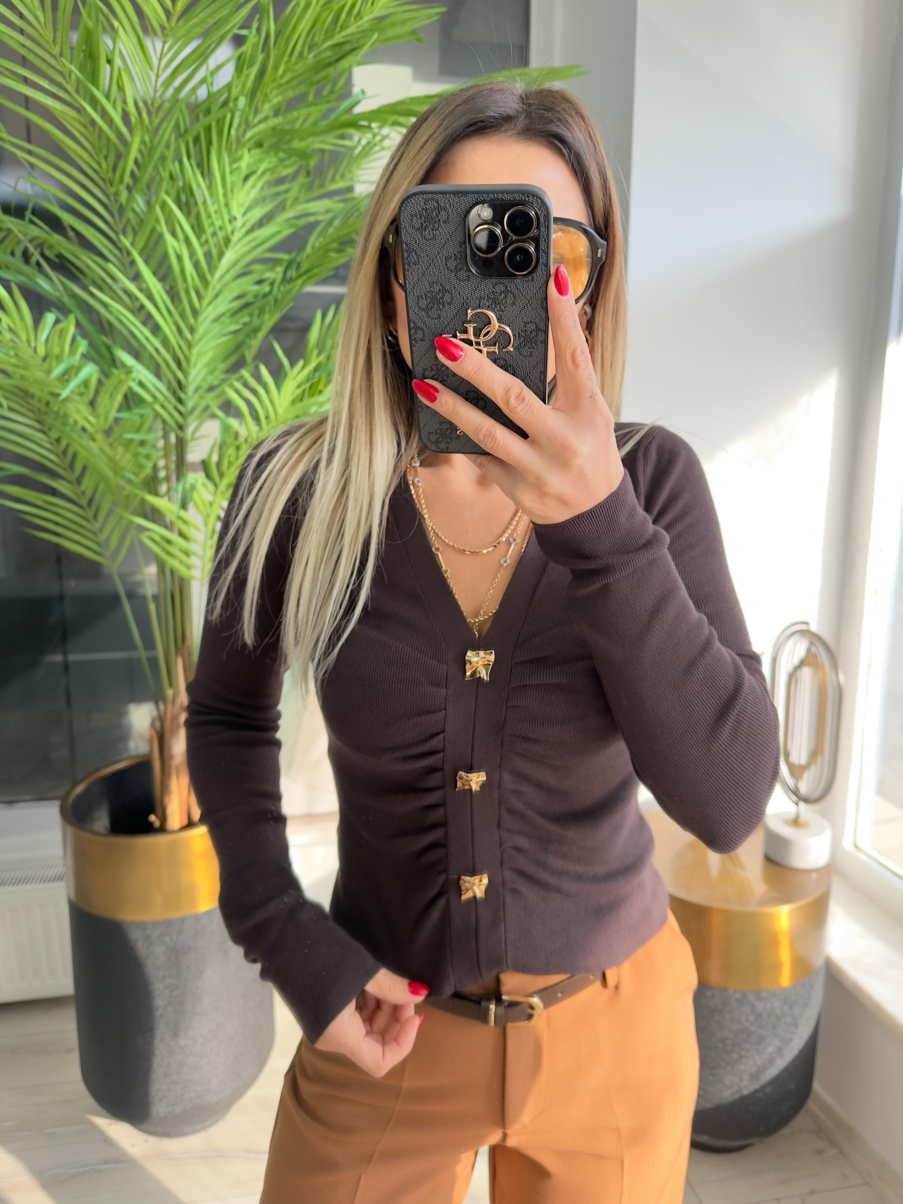 V Yaka Düğmeli Triko