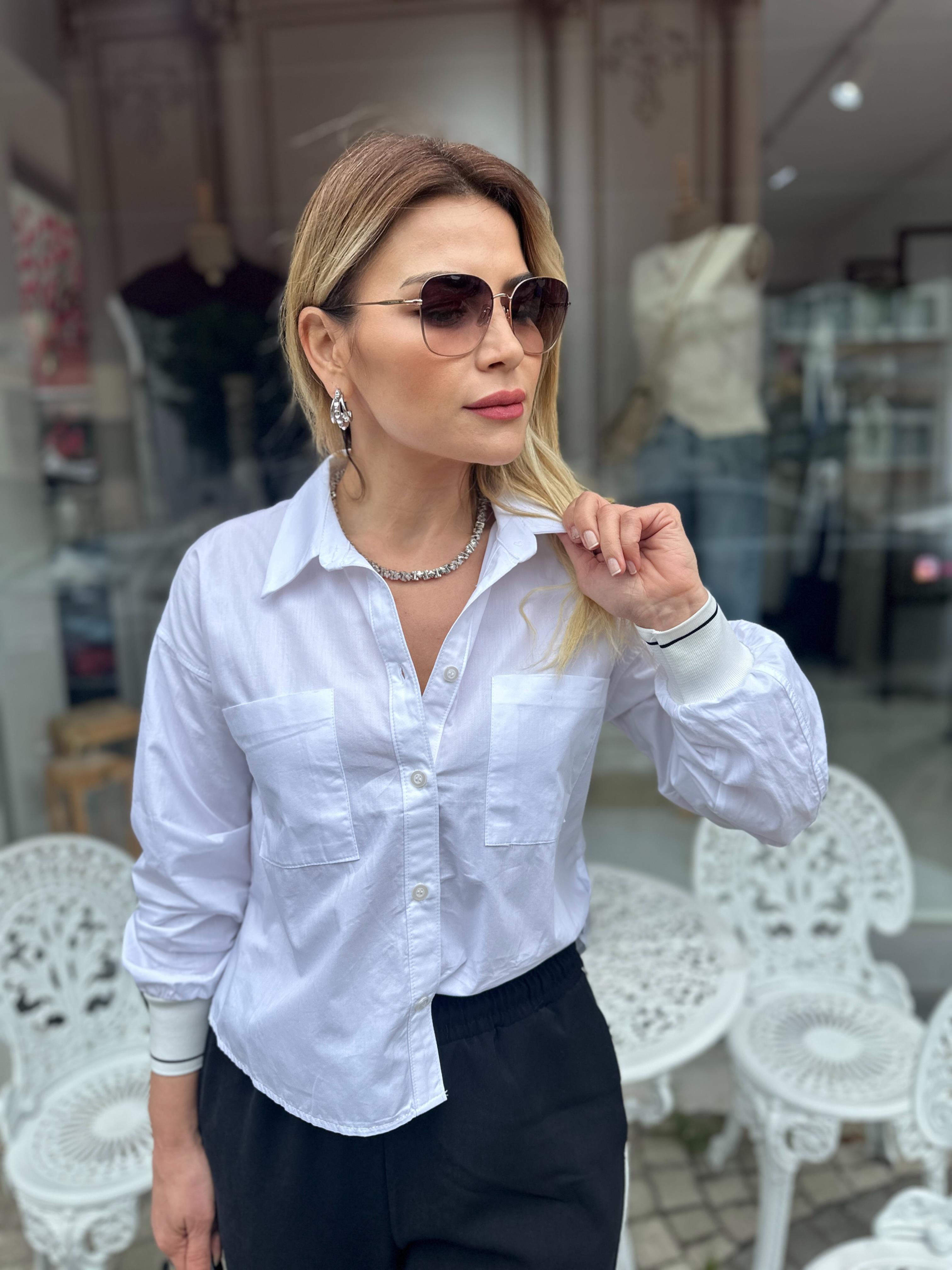 Yazı Detaylı Beyaz Gömlek 