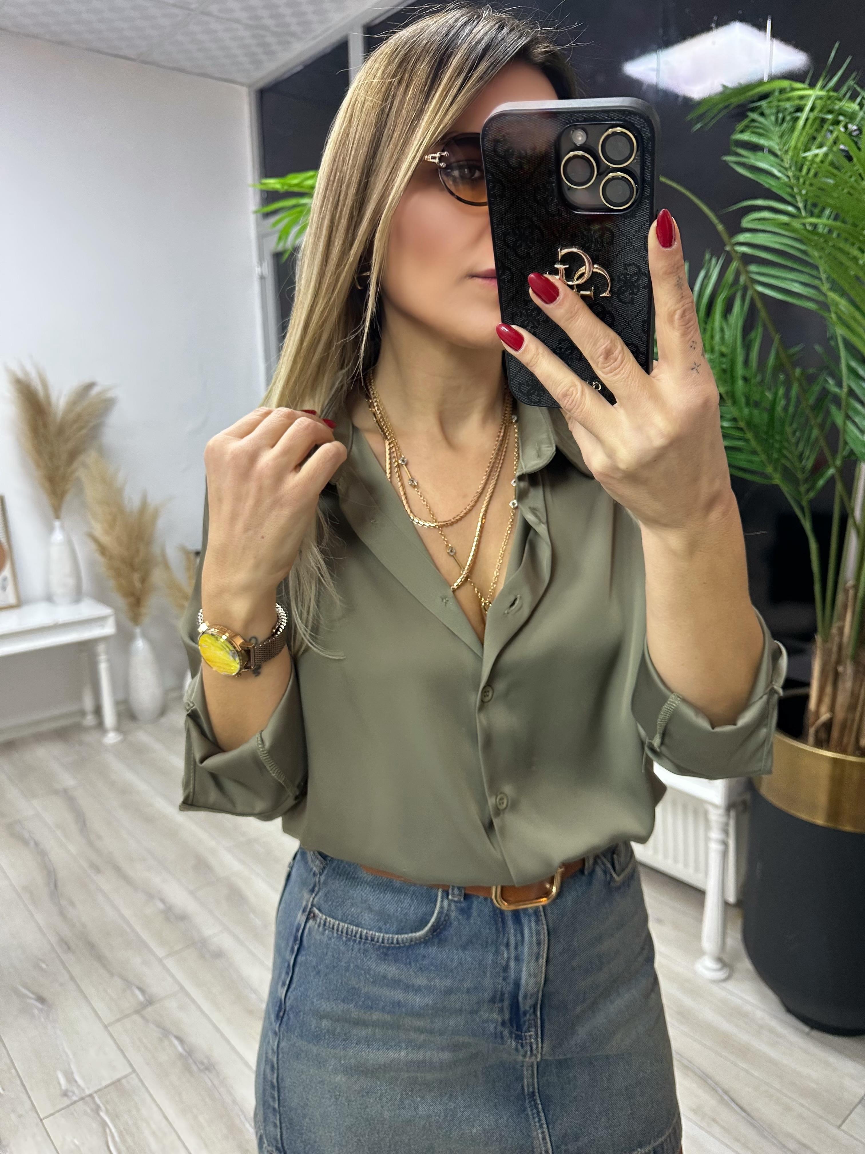 Yeşil Saten Gömlek 