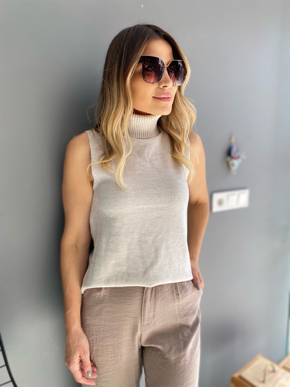 ZR Boğazlı Kolsuz Bej Triko