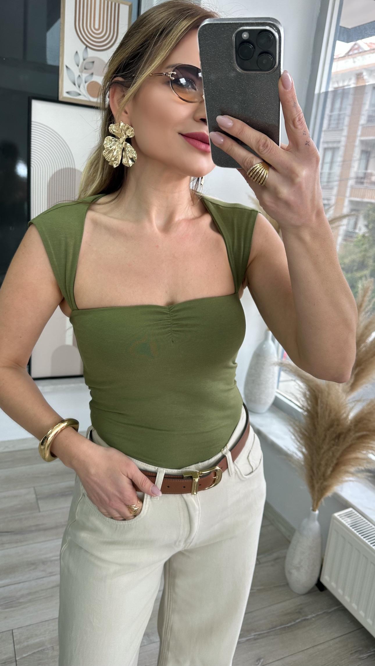 Açık Haki Sırt Detaylı Bluz