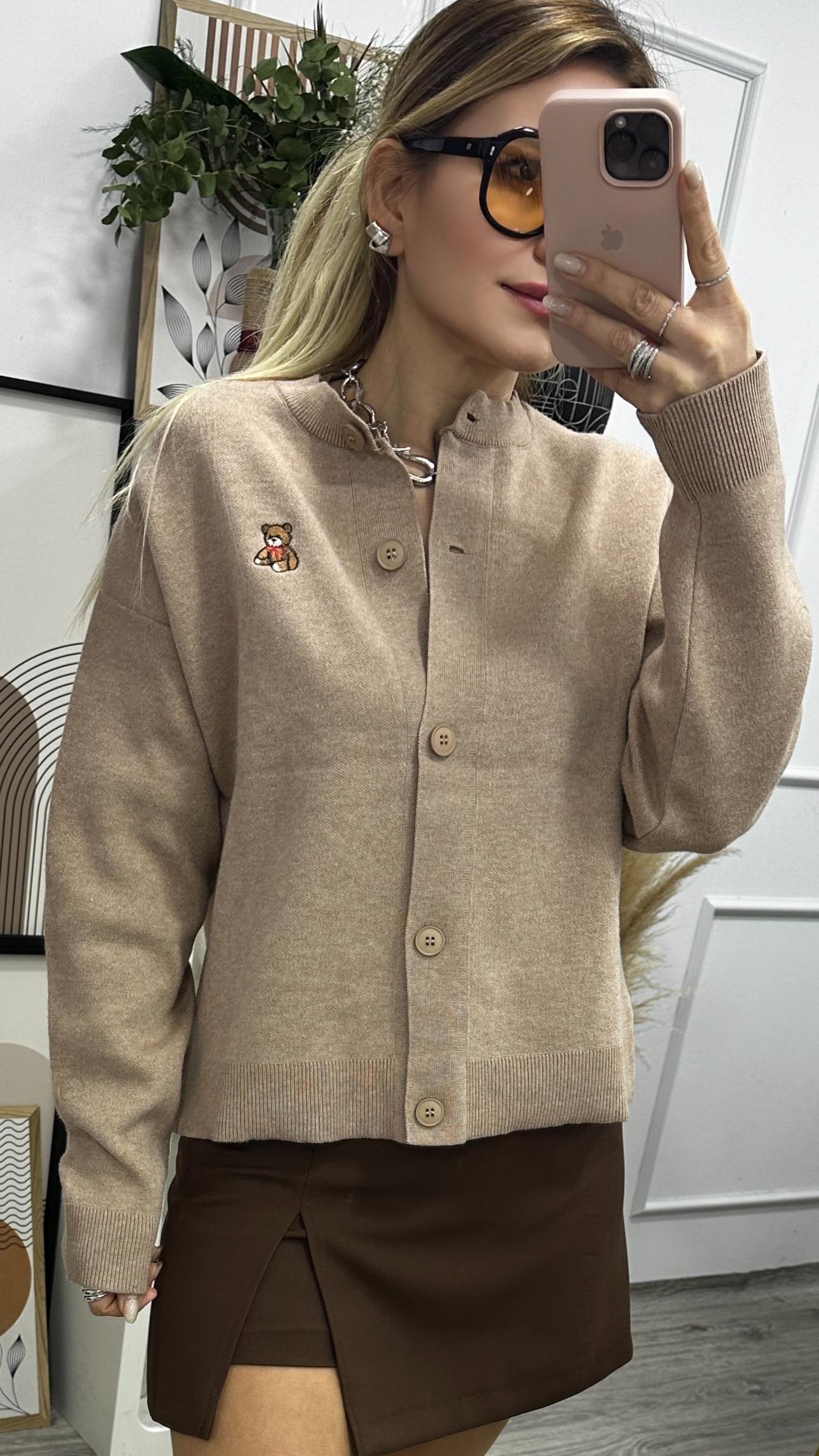 Ayıcık İşlemeli Düğmeli Triko Hırka