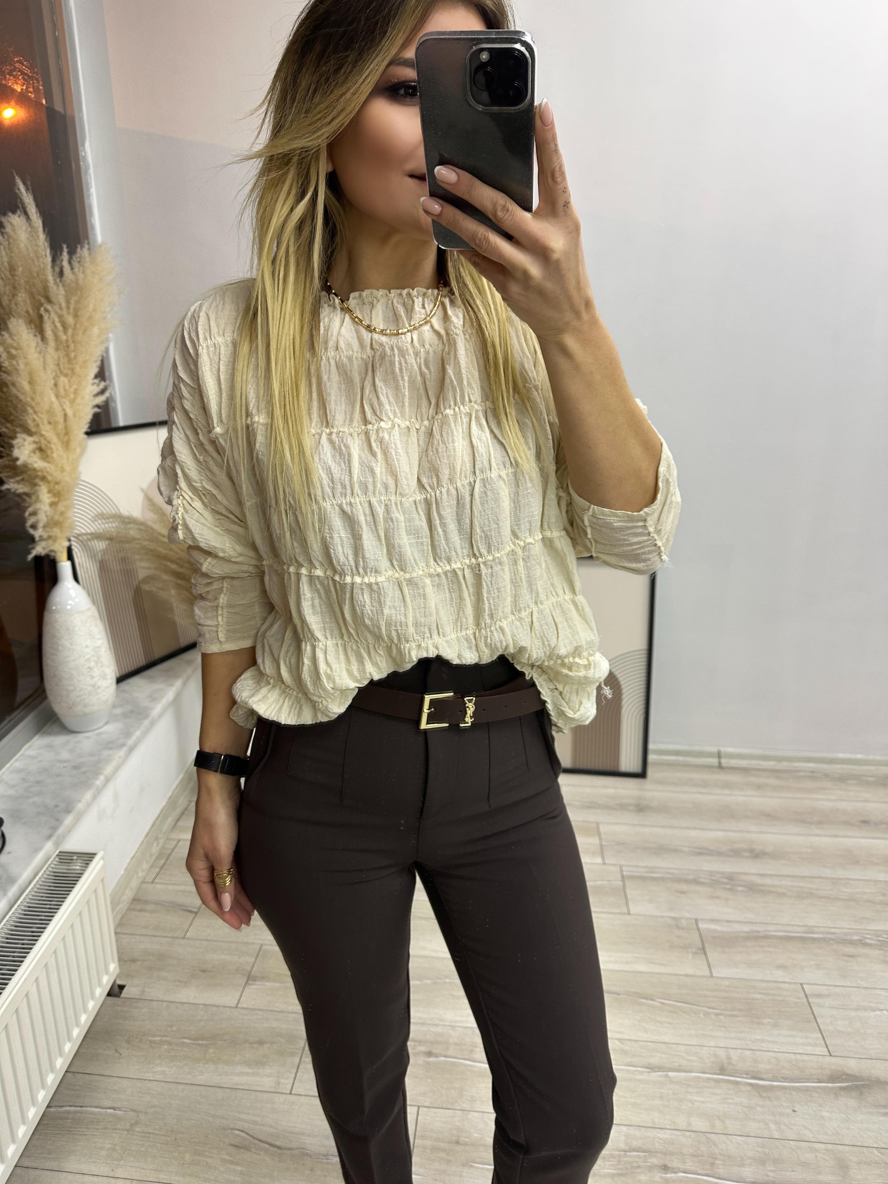 Bej Büzgülü Dökümlü Bluz