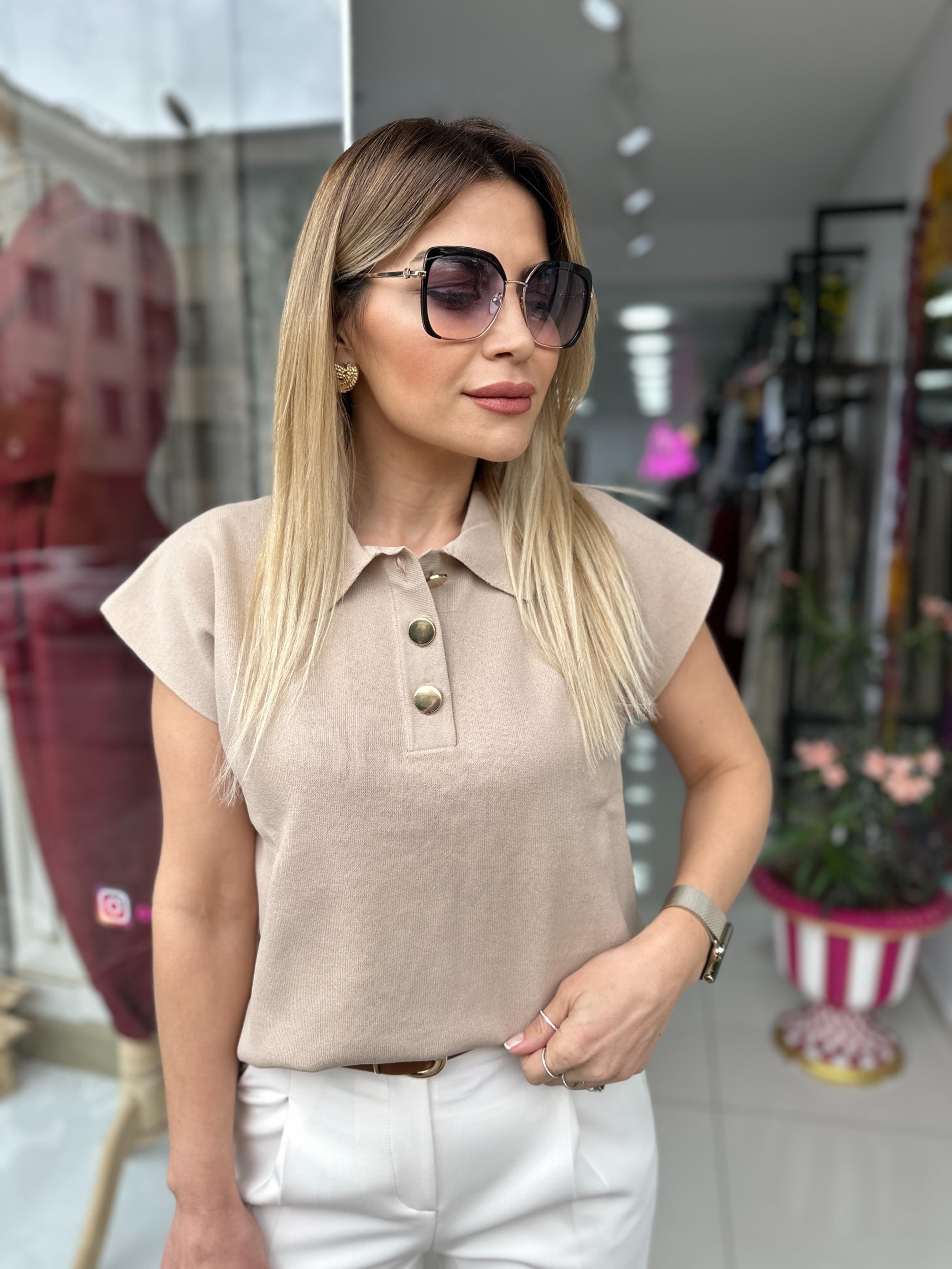 Bej Düğme Detaylı Triko