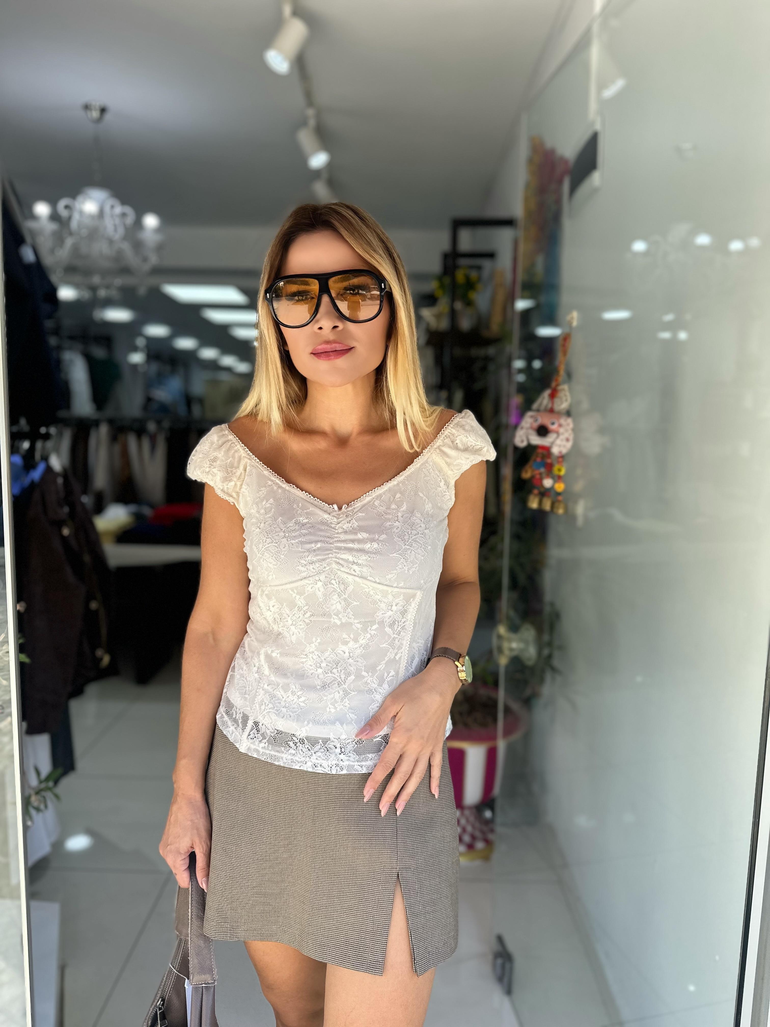 Bej Fiyonk Detaylı Bluz 