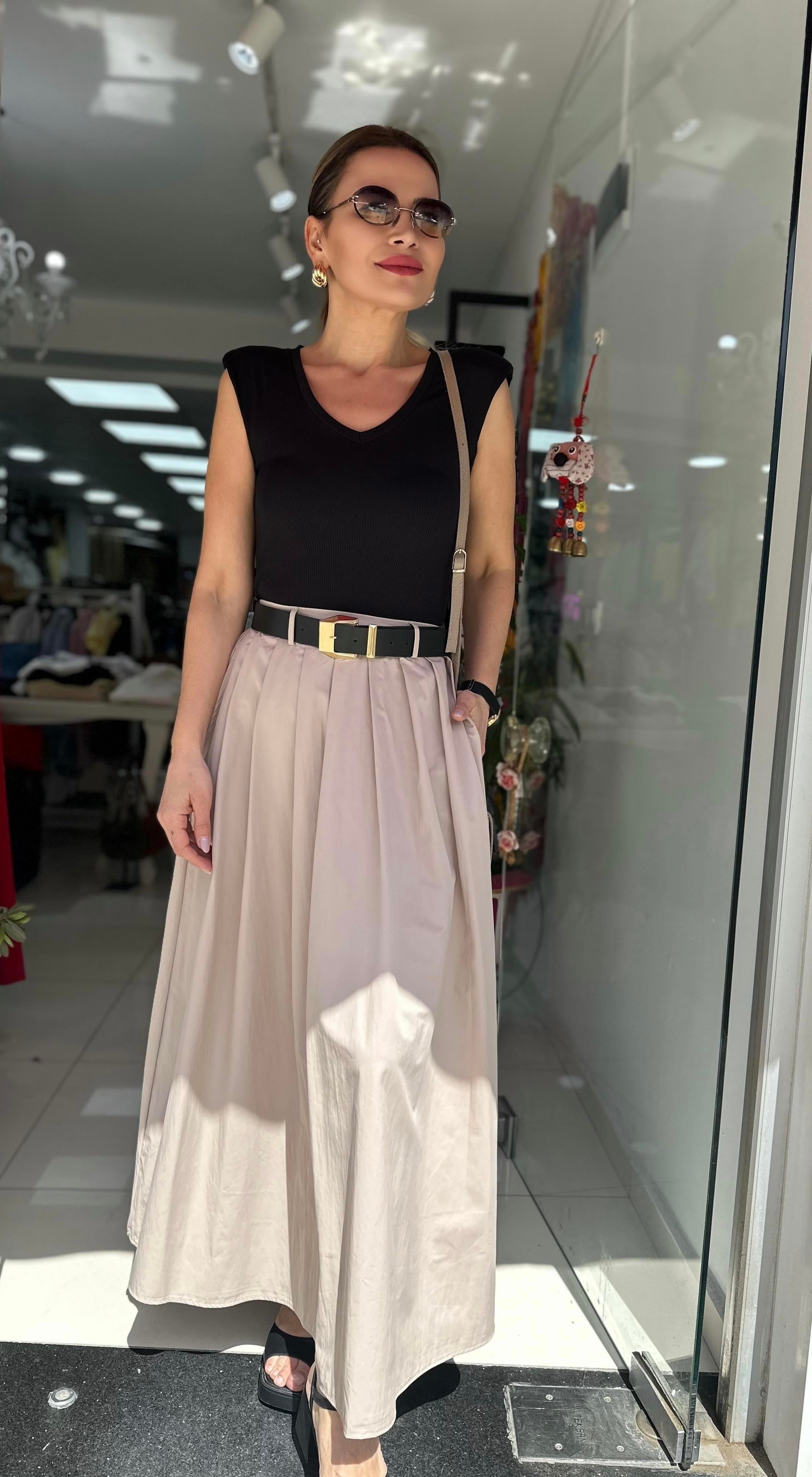 Bej Garnili V Yaka Vatkalı Elbise