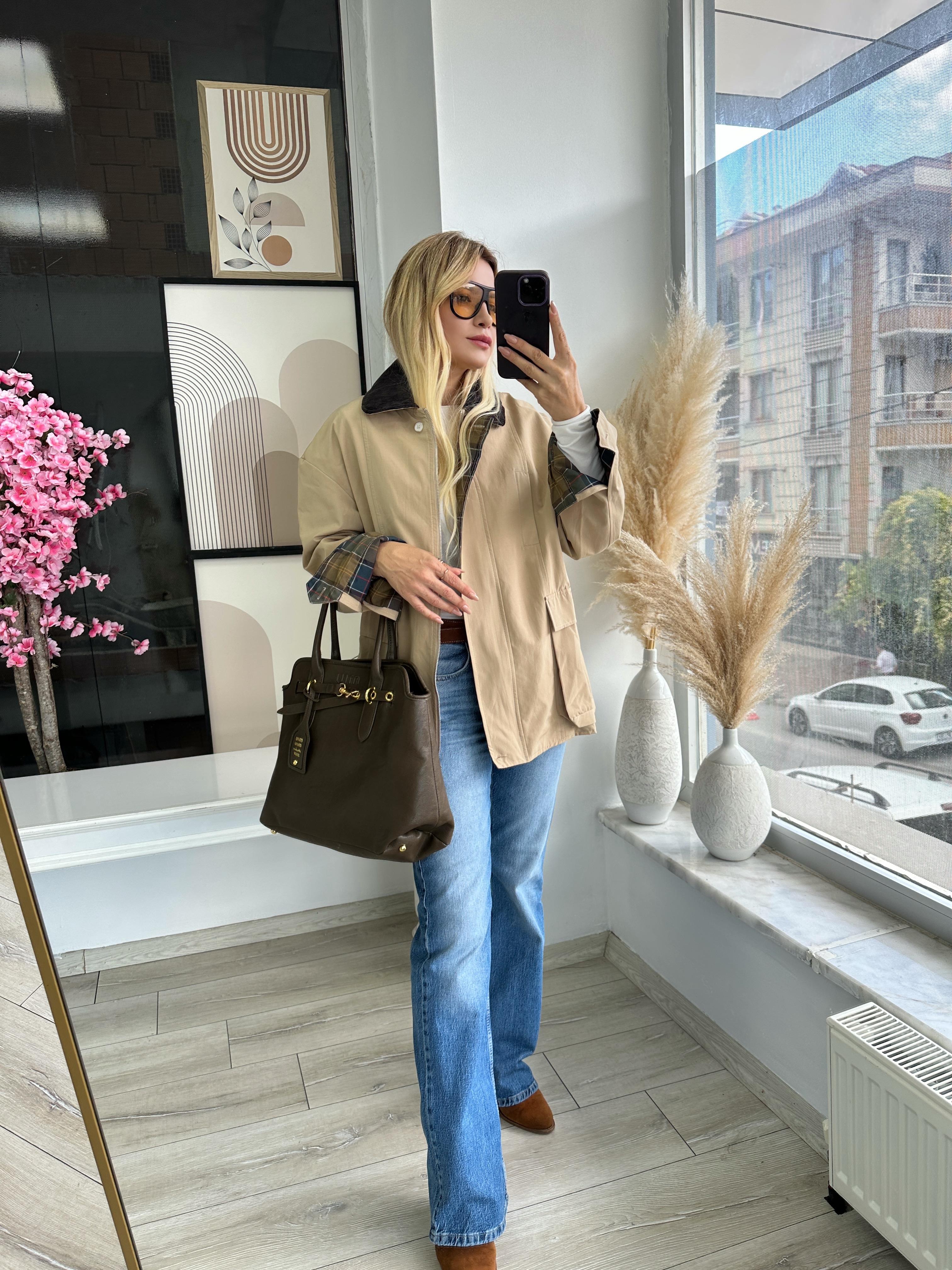 Bej Kadife Yaka Ekose Astar Detaylı Ceket