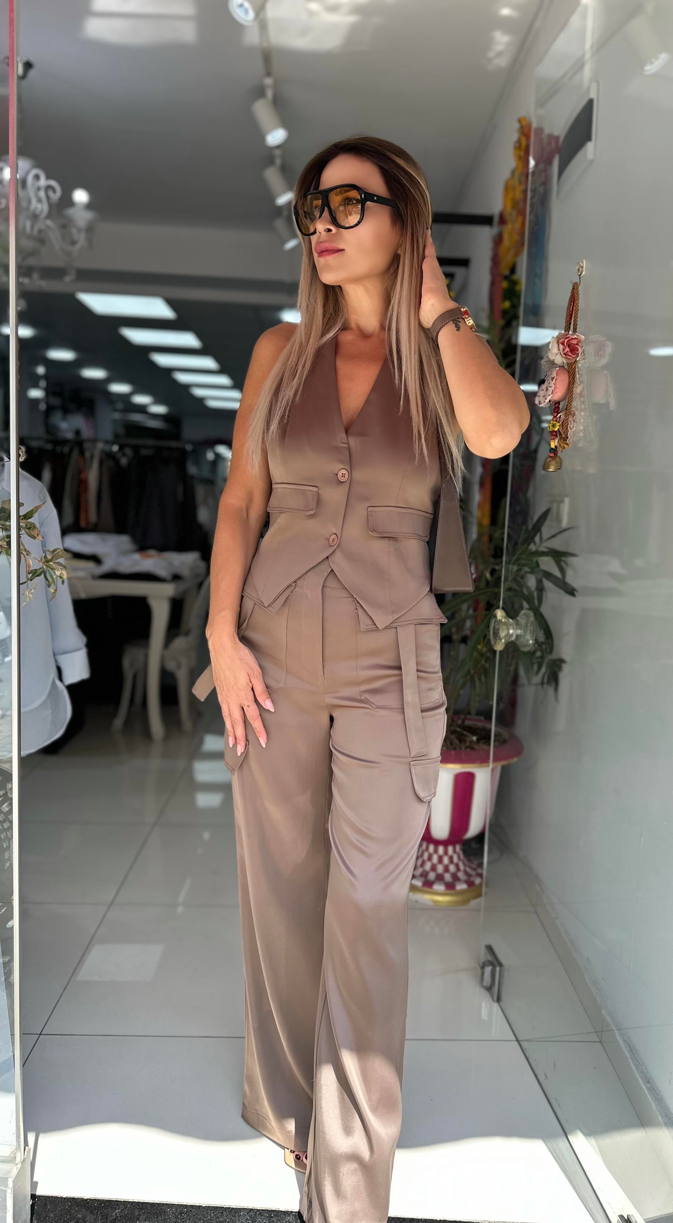 Bej Saten Tasarım Sırt Detaylı Bluz Pantolon Takım 