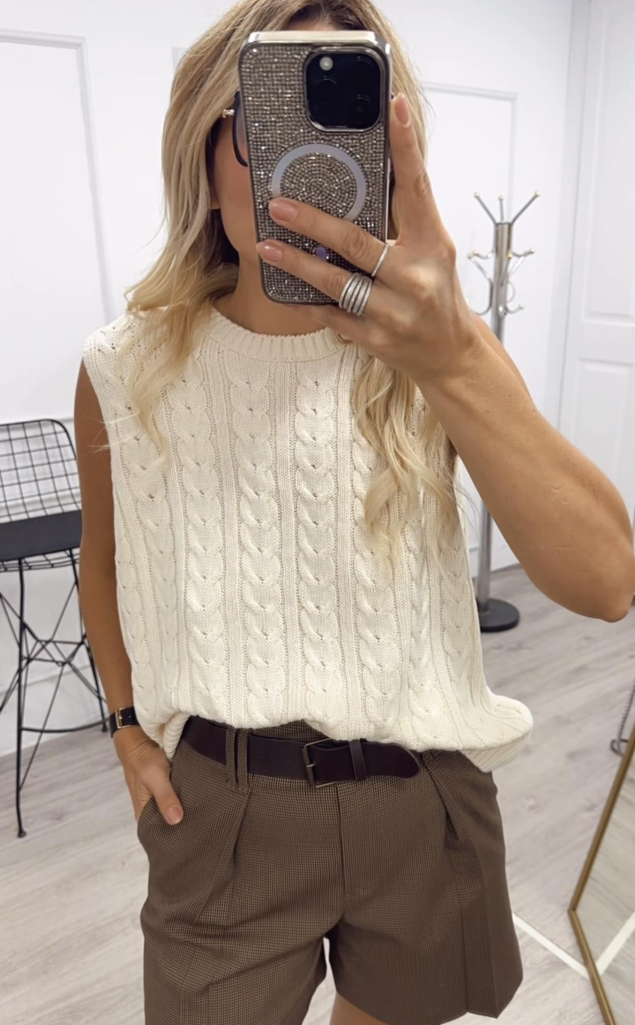 Bej Sırt Dekolteli Triko 