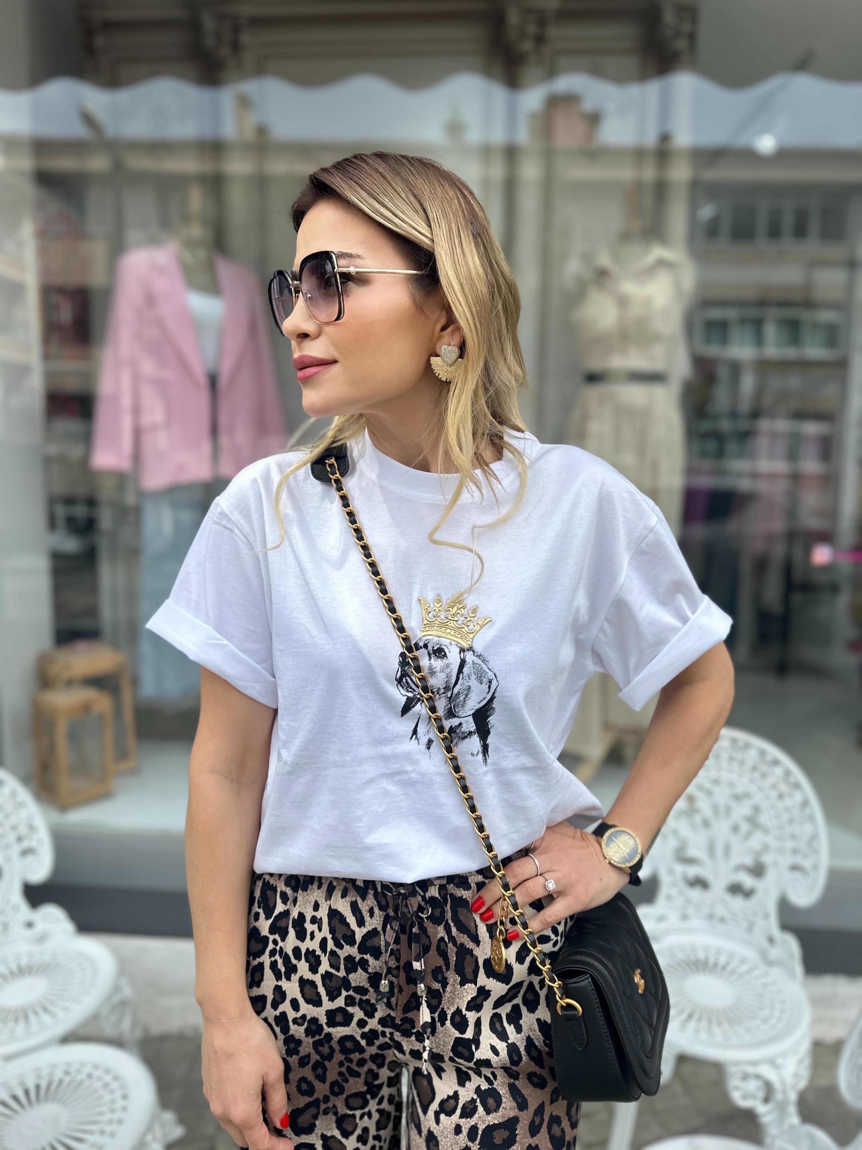 Beyaz Aksesuar Detaylı Tşhirt