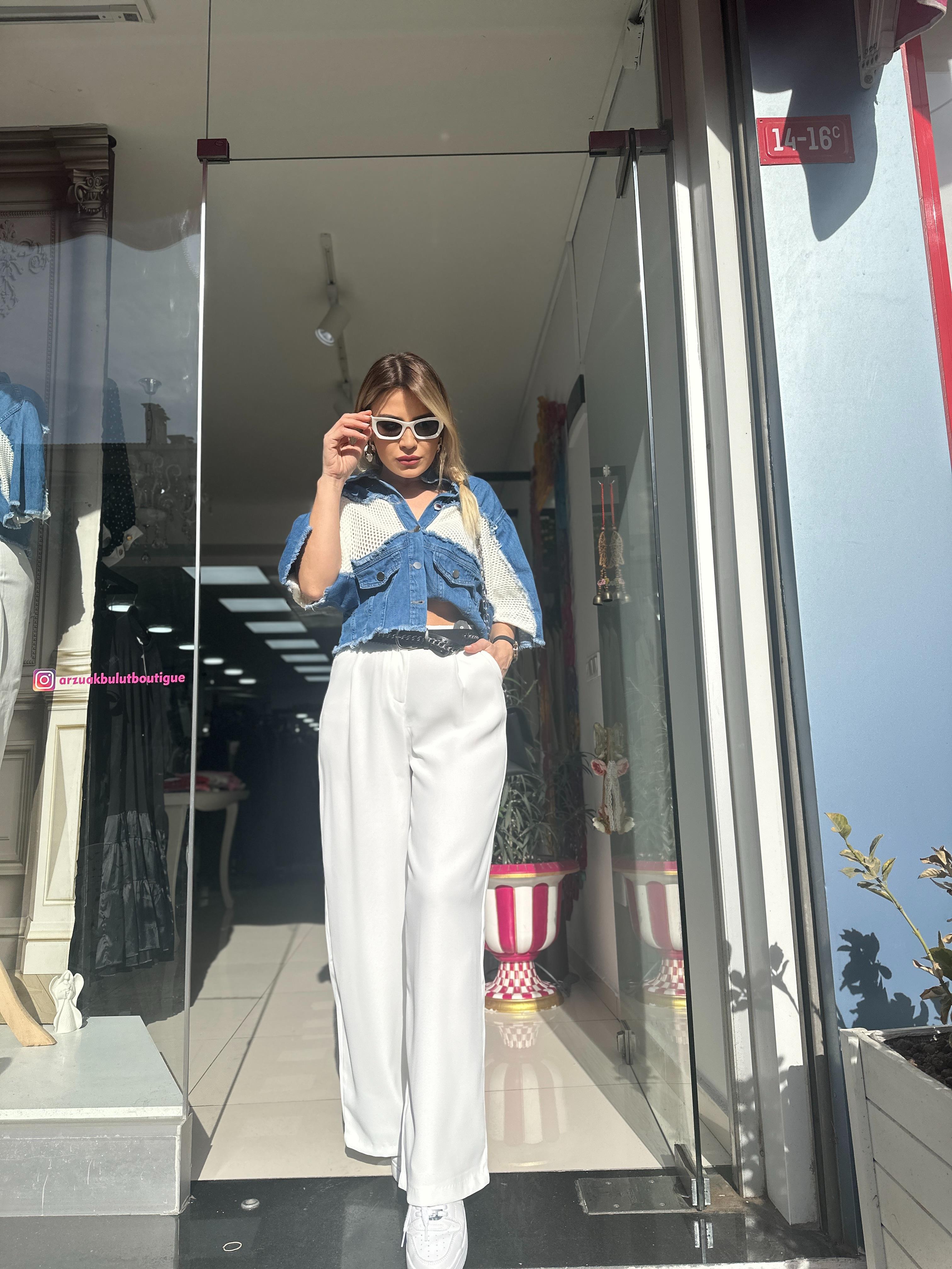 Beyaz Bel Dikiş Detaylı Pallazo Pantolon