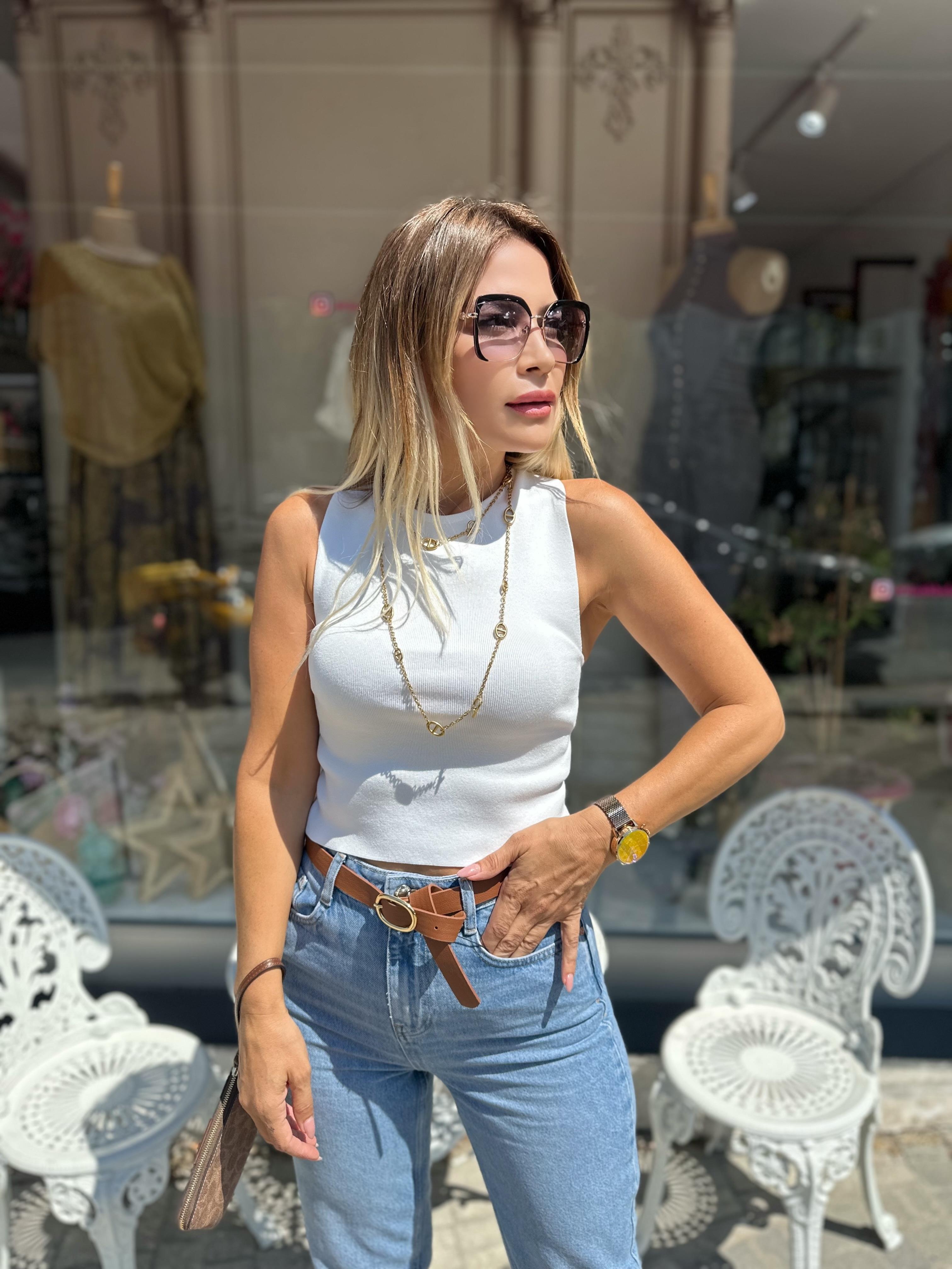 Beyaz Bisiklet Yaka Sırt Detaylı Triko Top