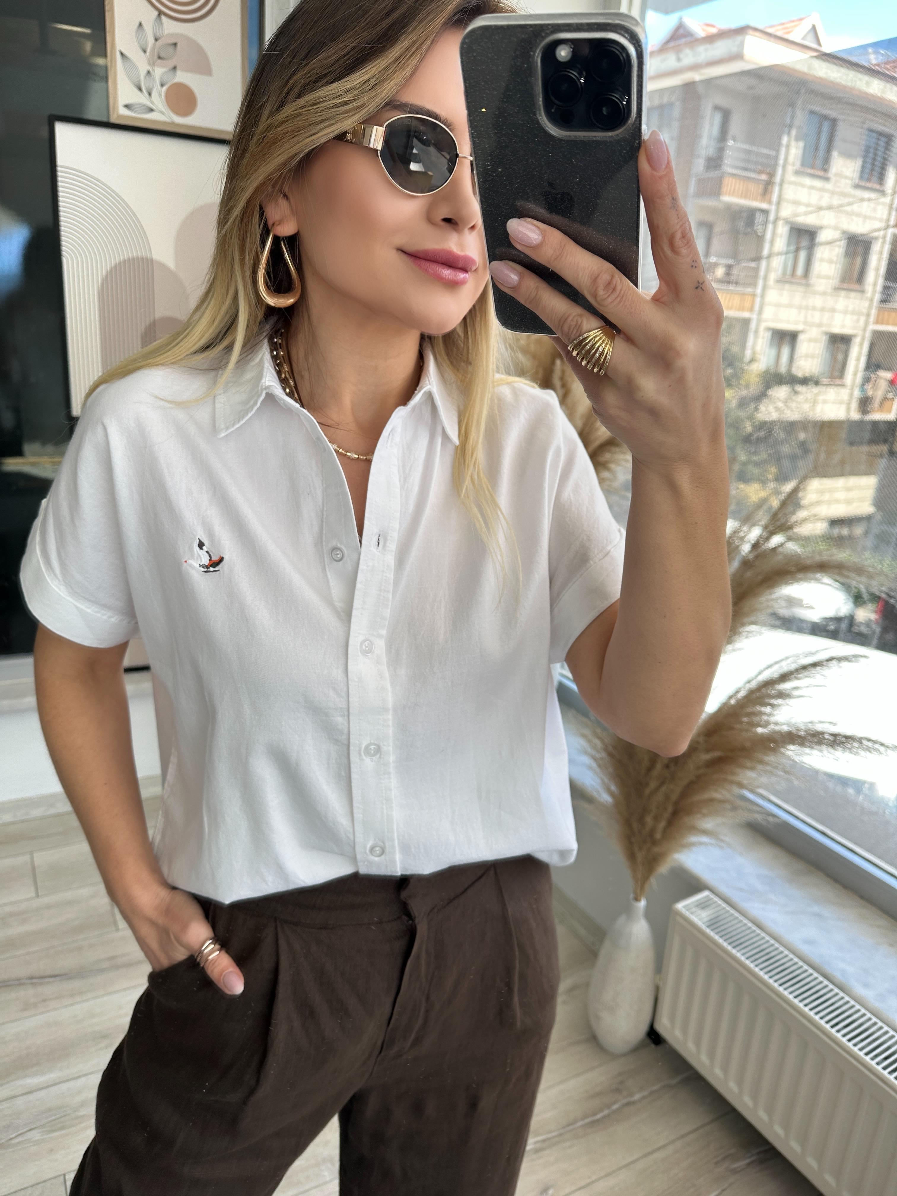 Beyaz Kısa Kol Gömlek 