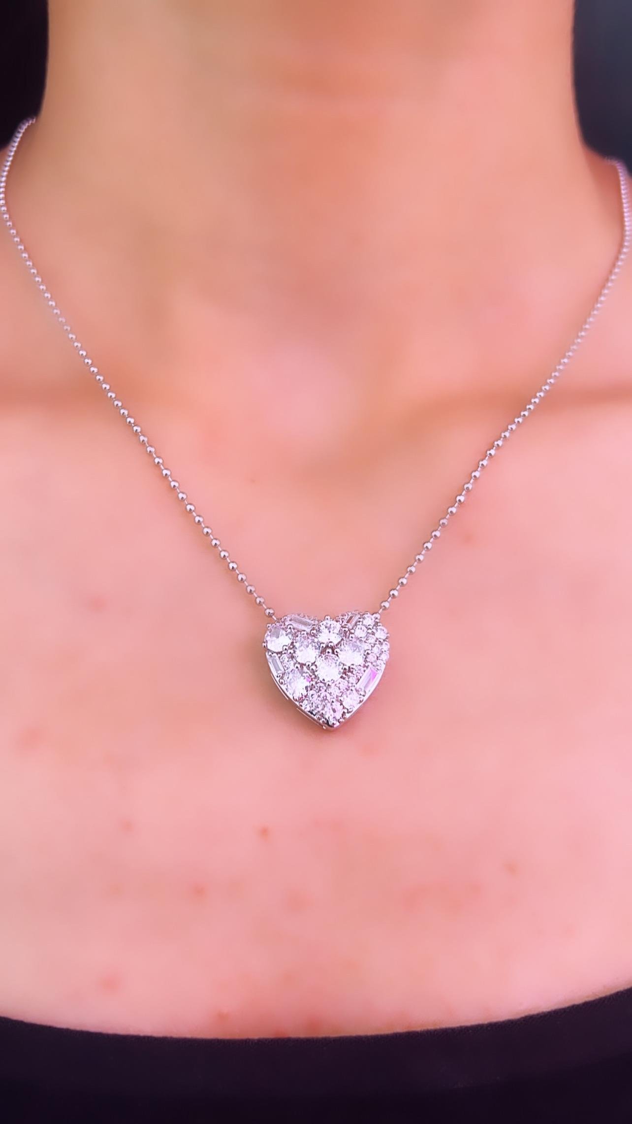 Çelik Kalp Taş Detaylı Kolye