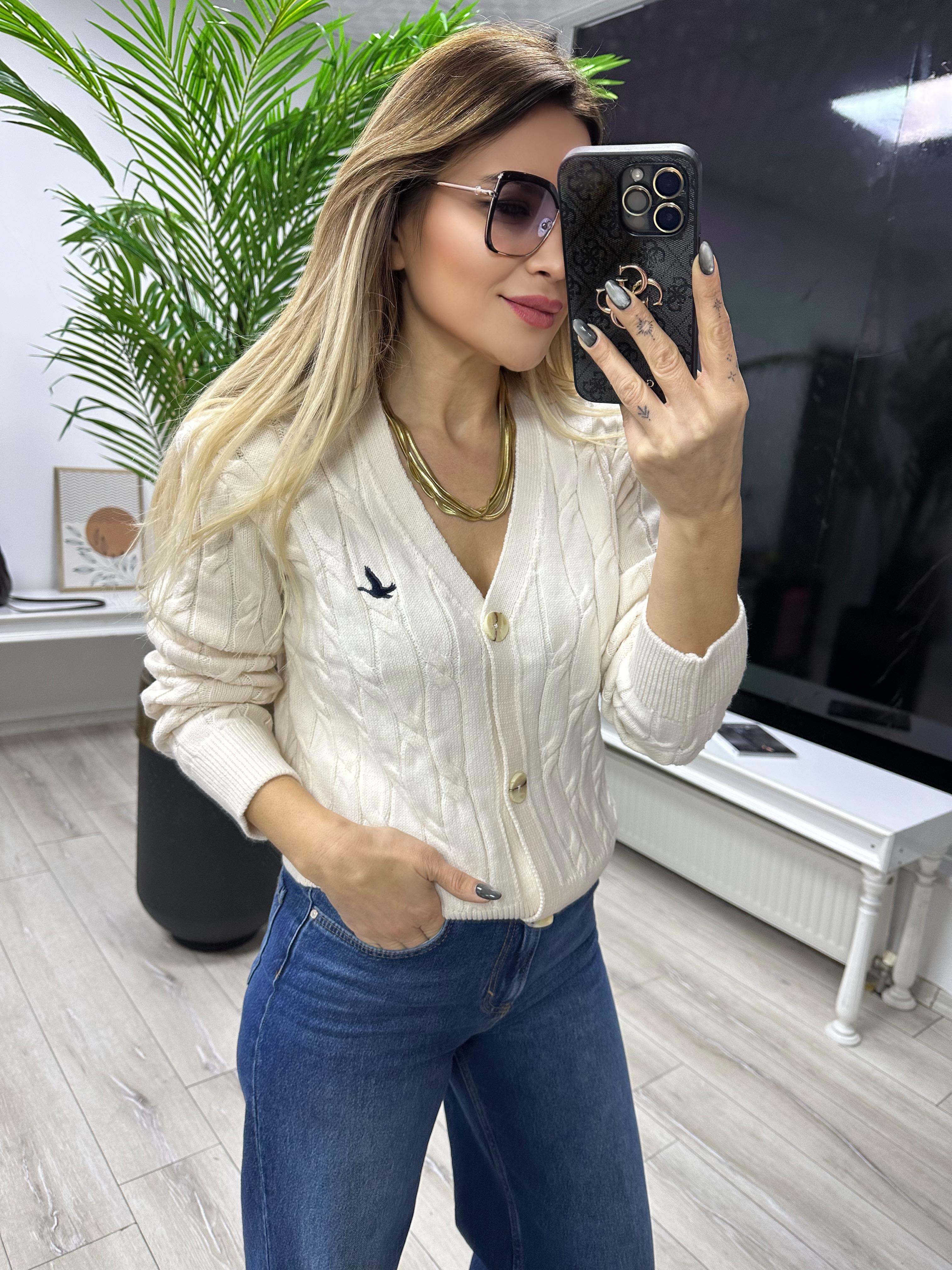 Ekru Düğmeli Nakışlı Triko Hırka 