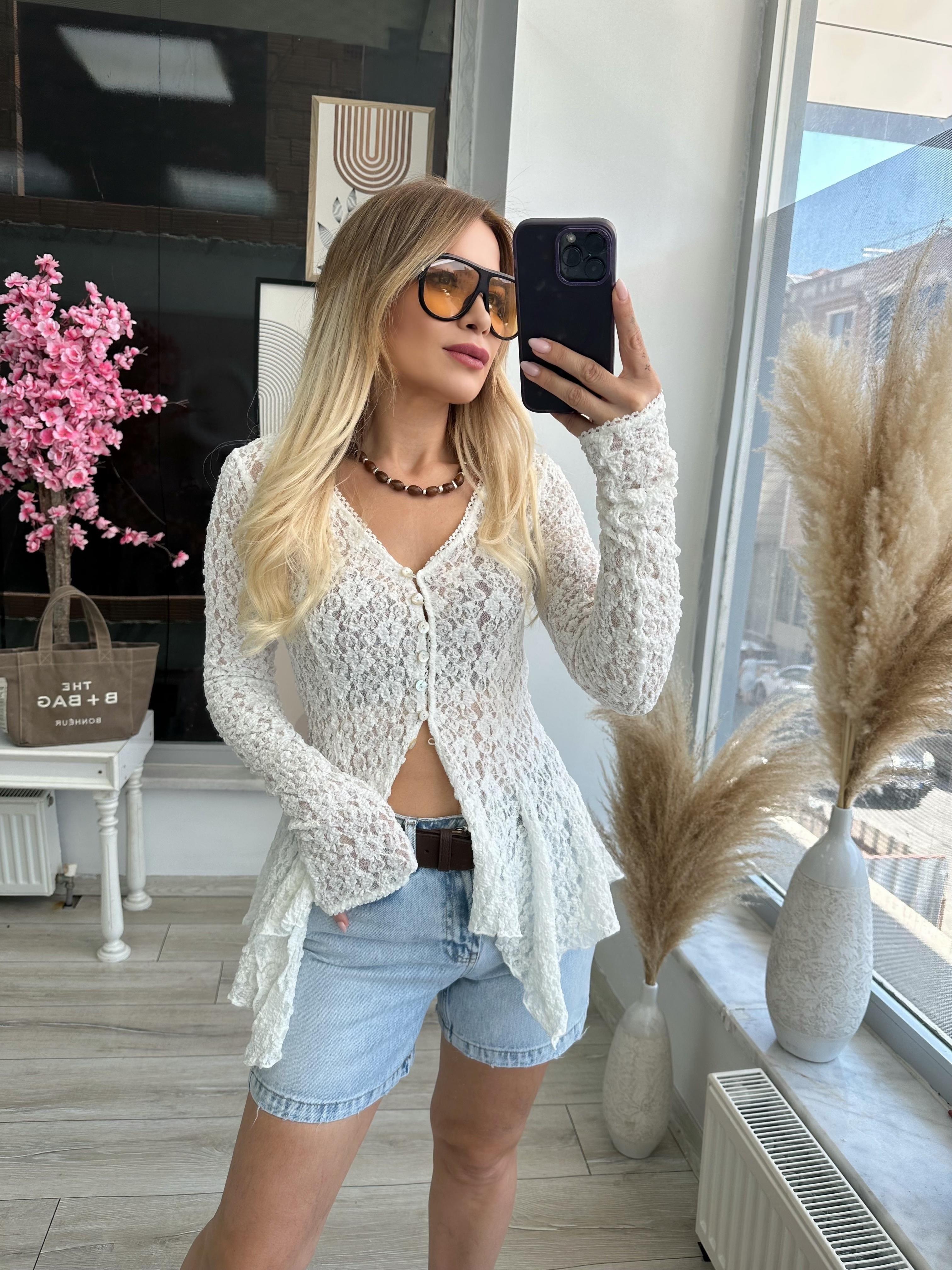 Ekru Düğmeli Peplum Dantel Hırka