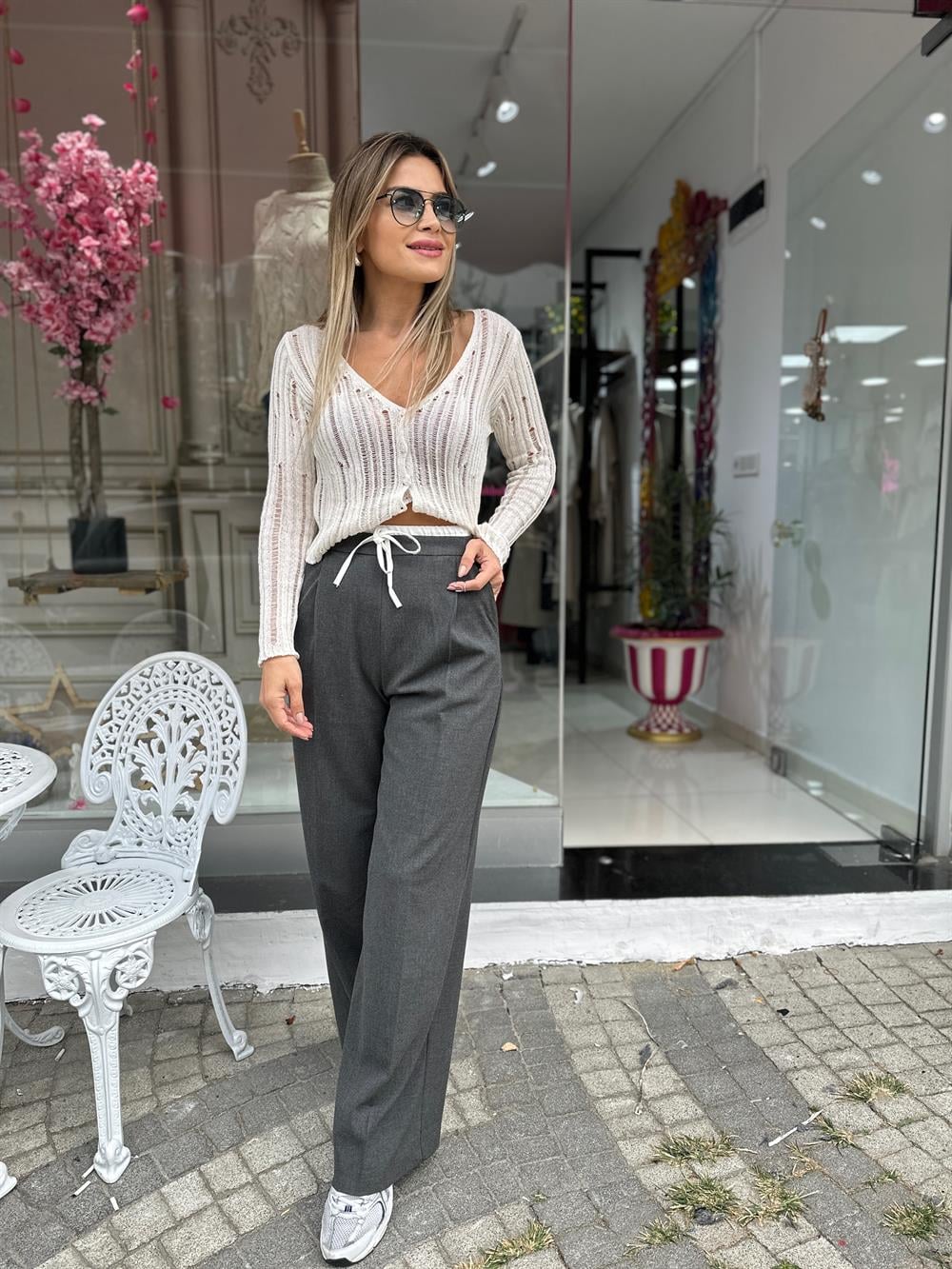 Gri Bel Detaylı Pantolon