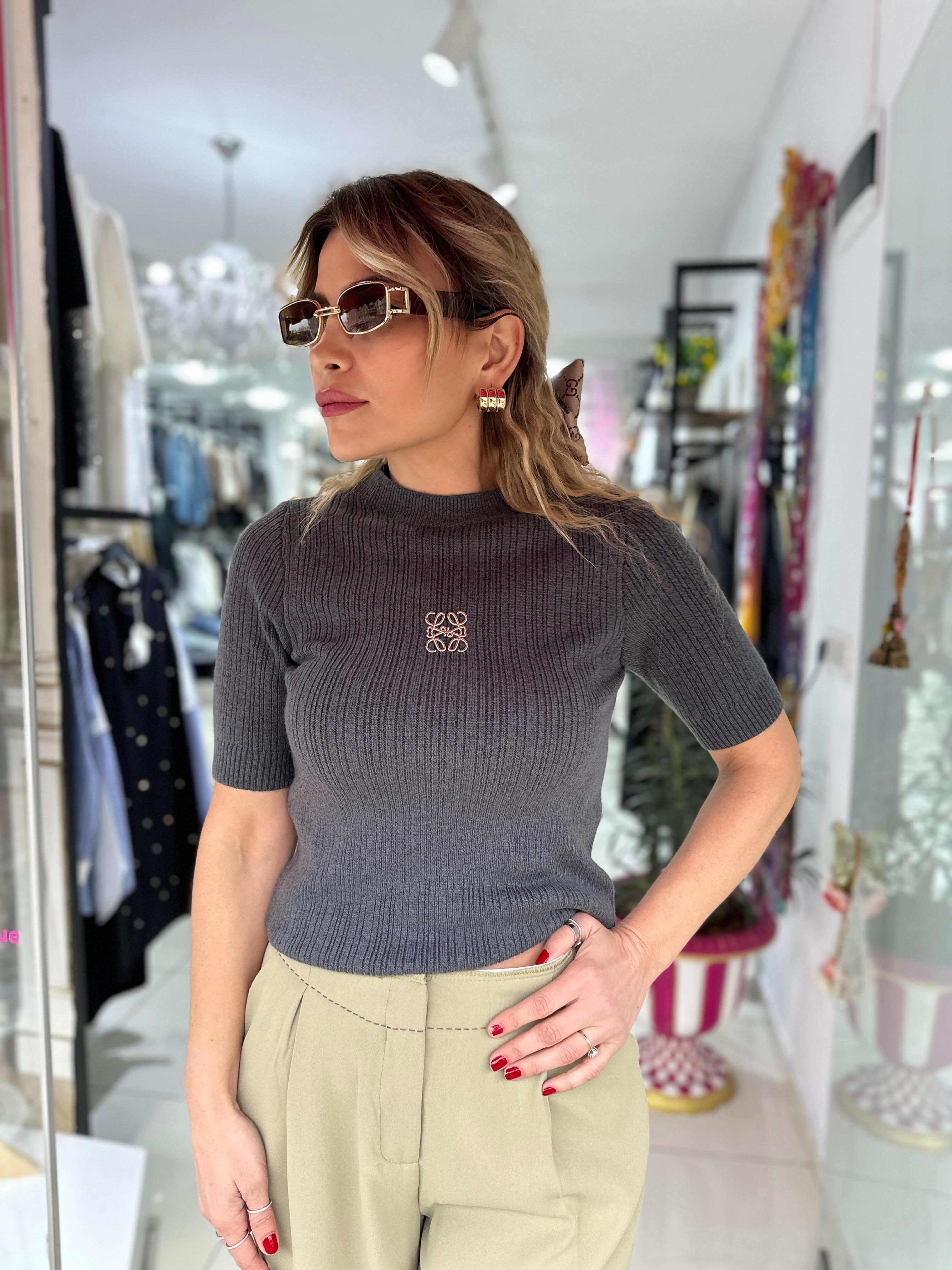 Gri Kare Nakışlı Çelik Triko