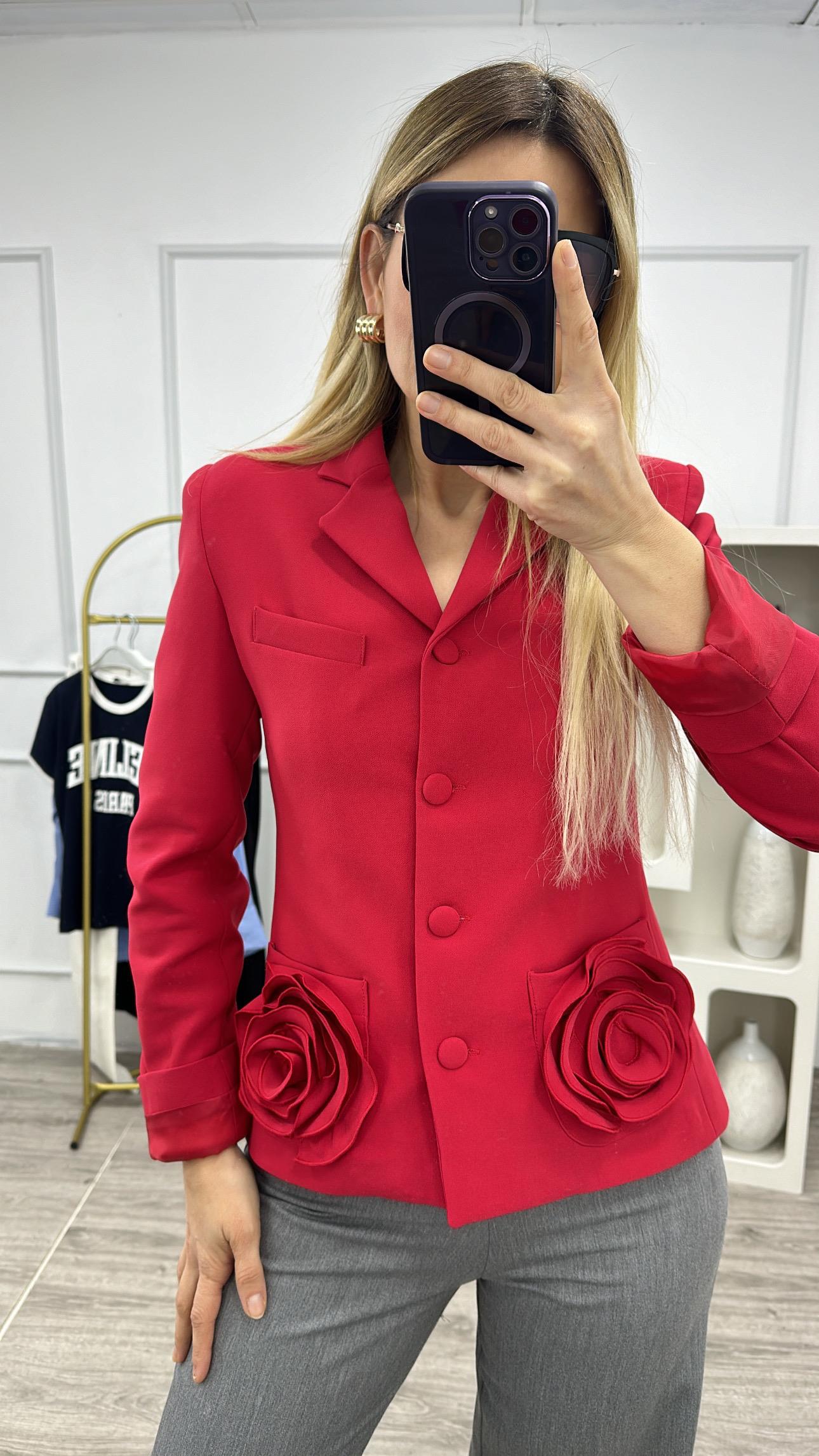 Gül Detaylı Kırmızı Ceket 