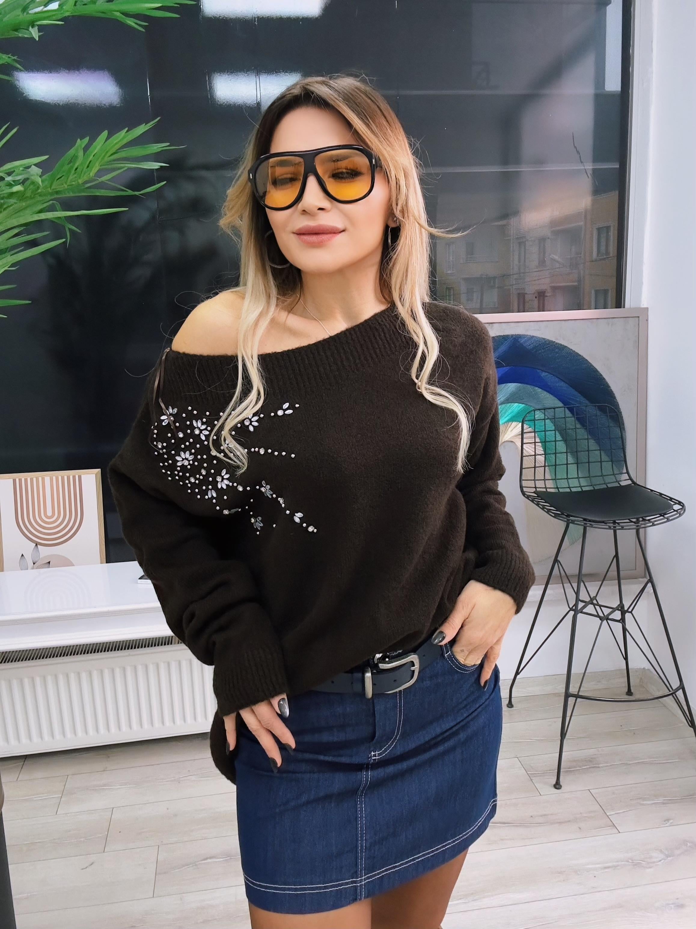 Kahve Taş Detaylı Triko